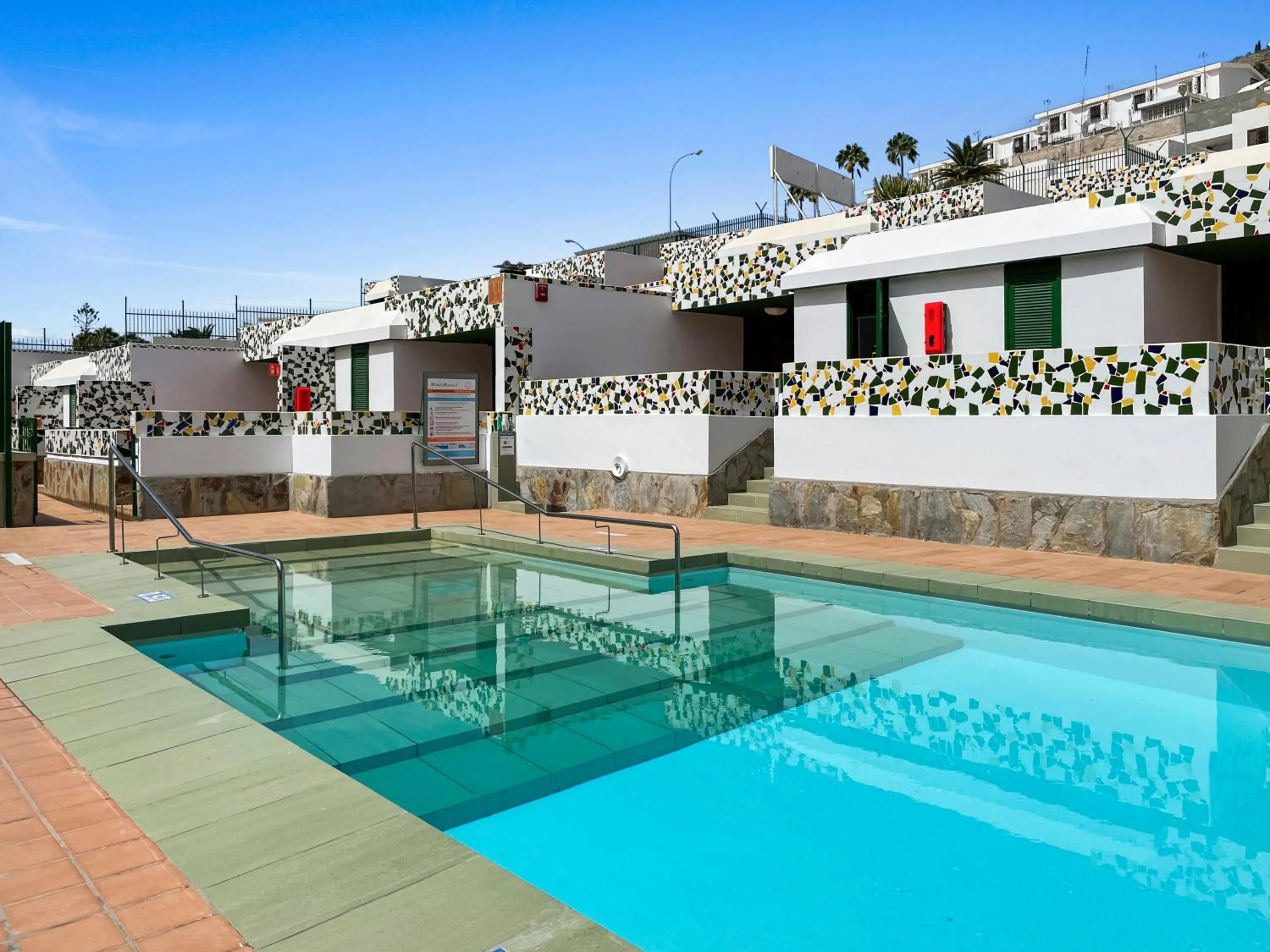 Swimming pool in Parque Raquel