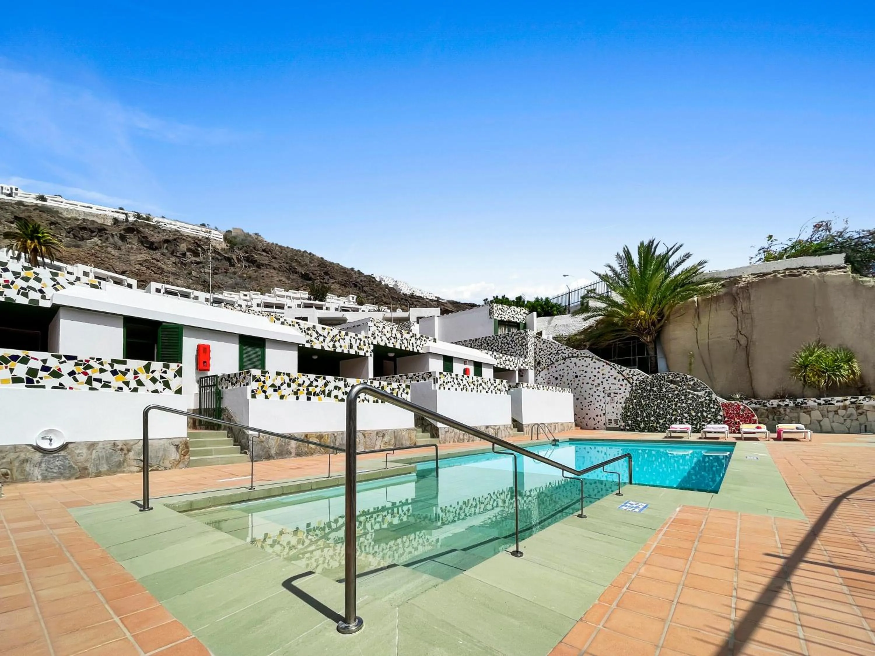 Swimming pool in Parque Raquel