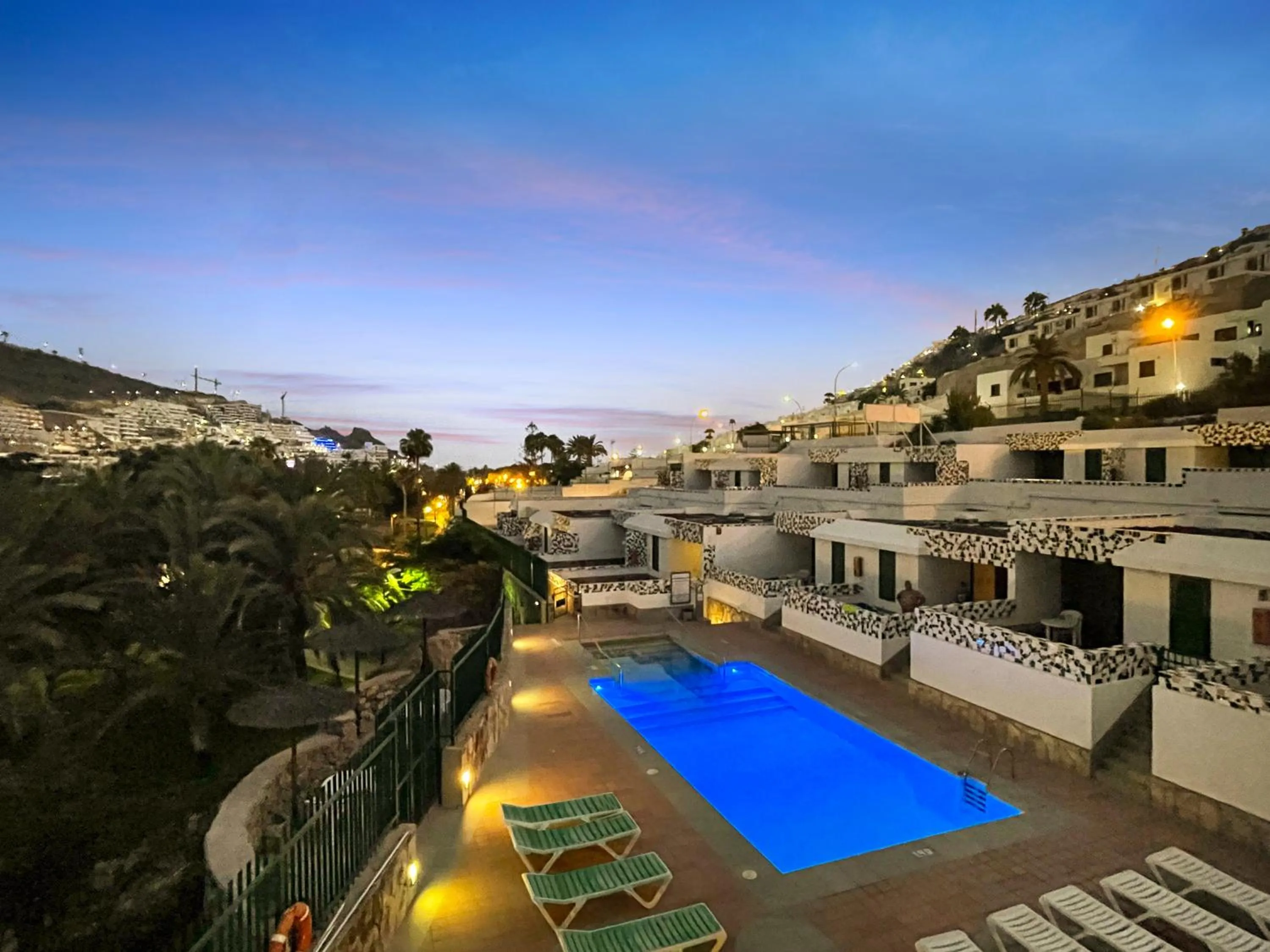 Pool view in Parque Raquel