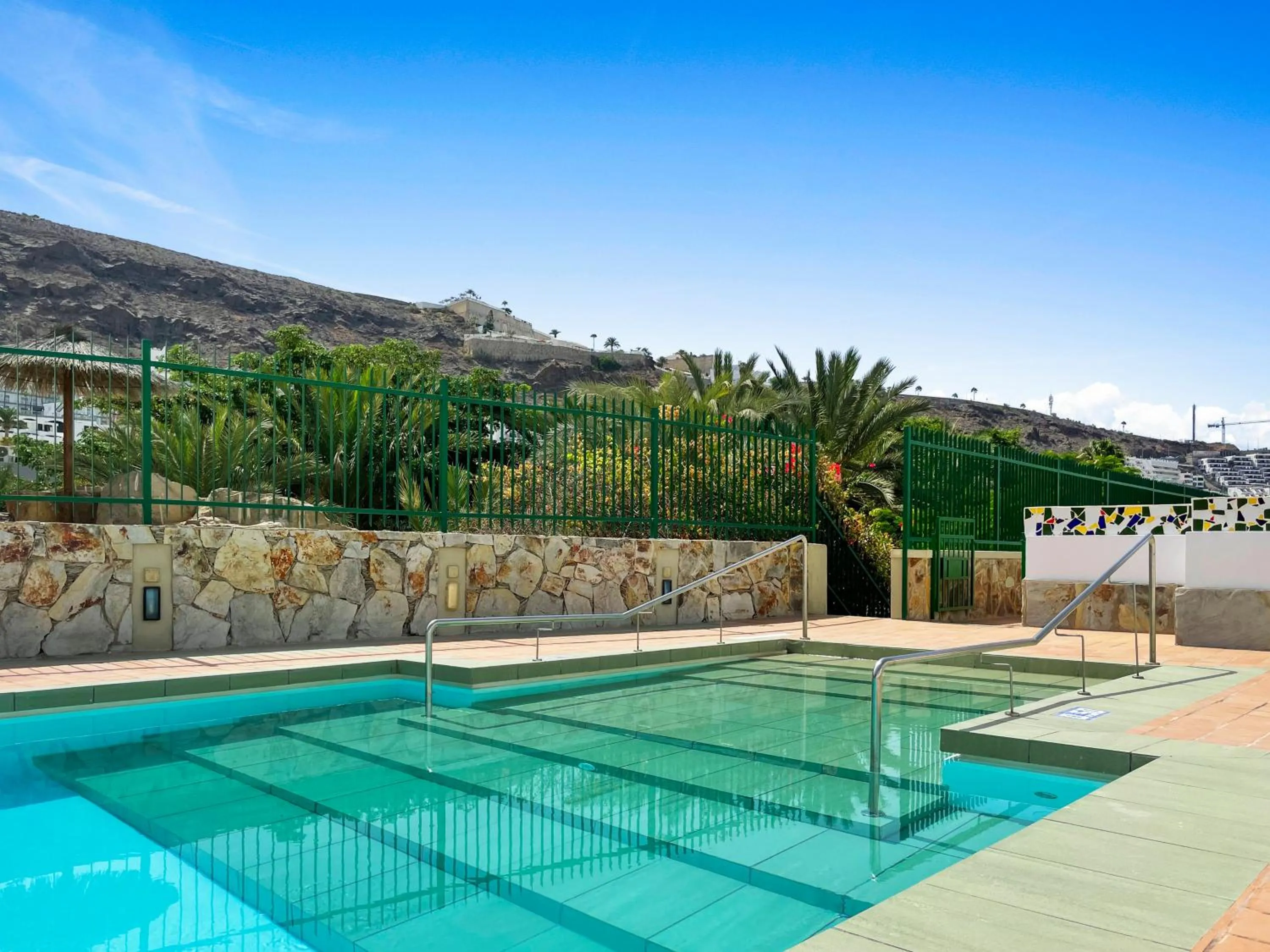 Swimming pool in Parque Raquel