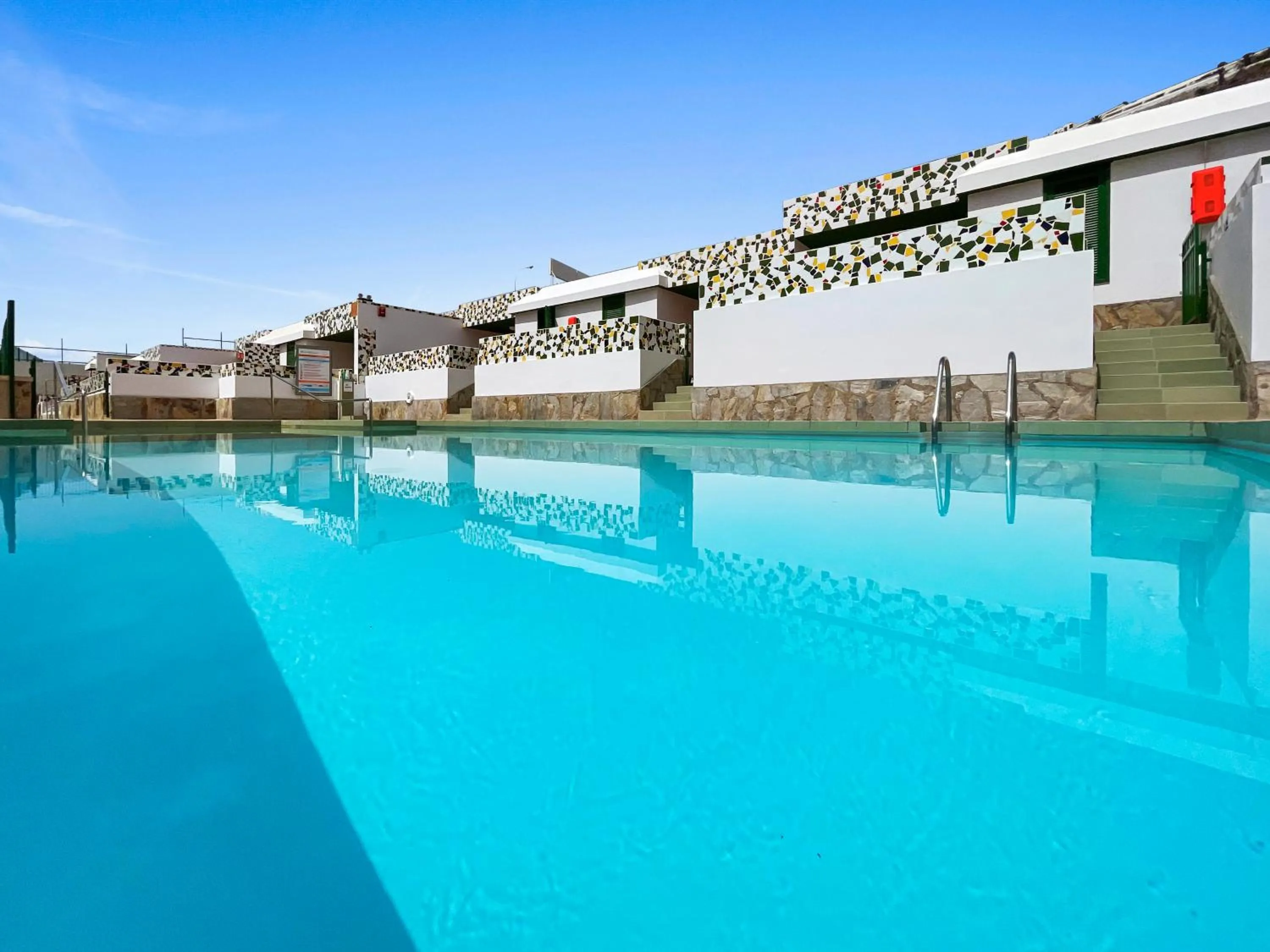 Swimming pool in Parque Raquel