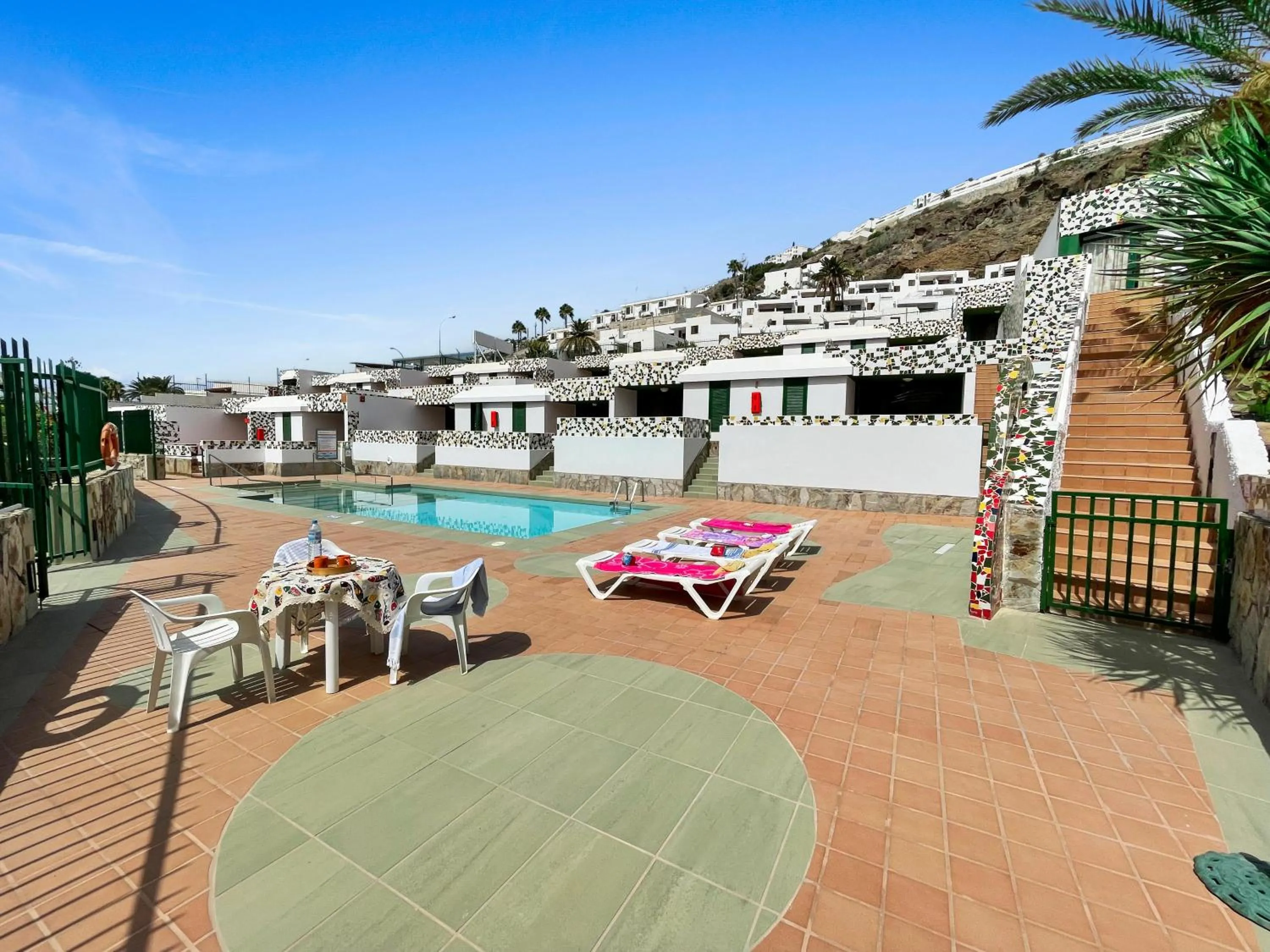 Swimming pool in Parque Raquel