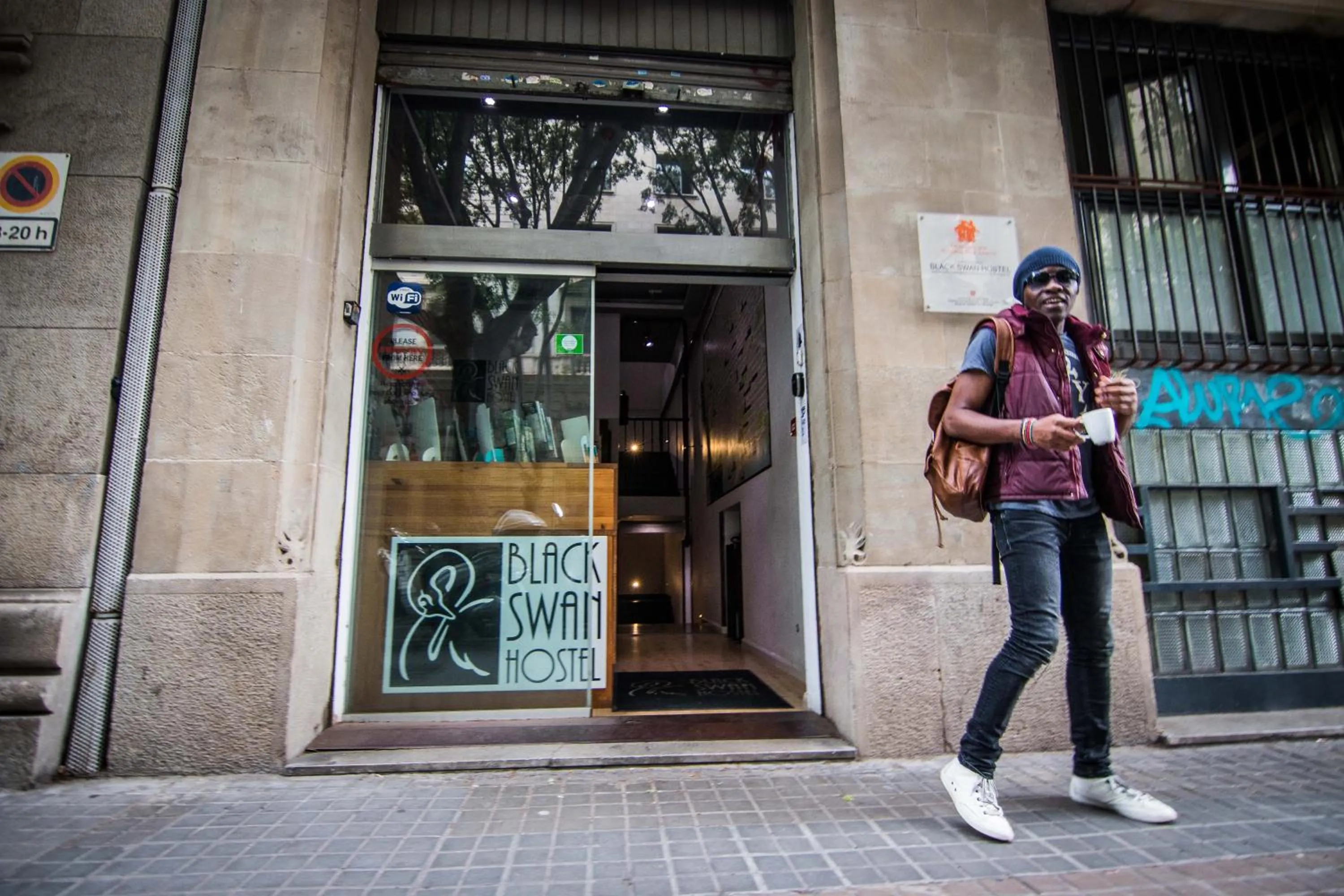 Facade/entrance in Black Swan Hostel