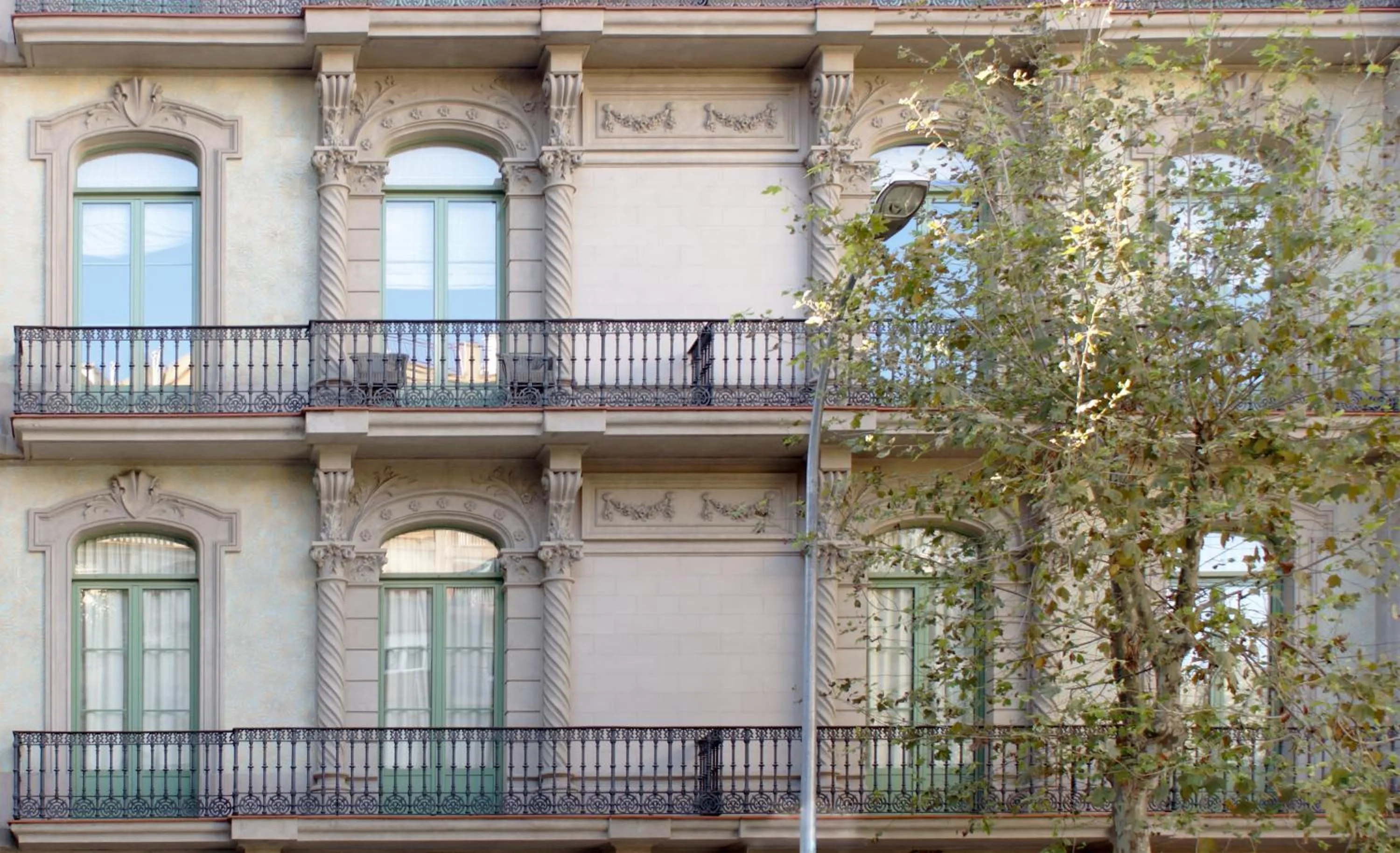 Facade/entrance in Black Swan Hostel