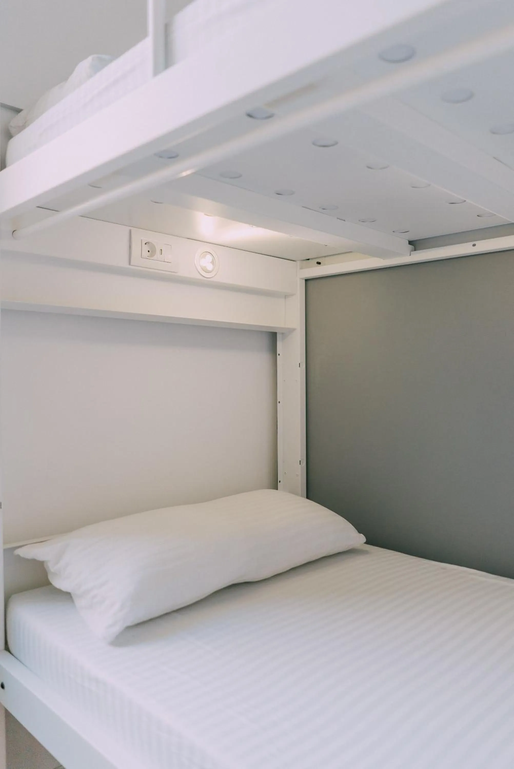 Balcony/Terrace, Bed in Black Swan Hostel