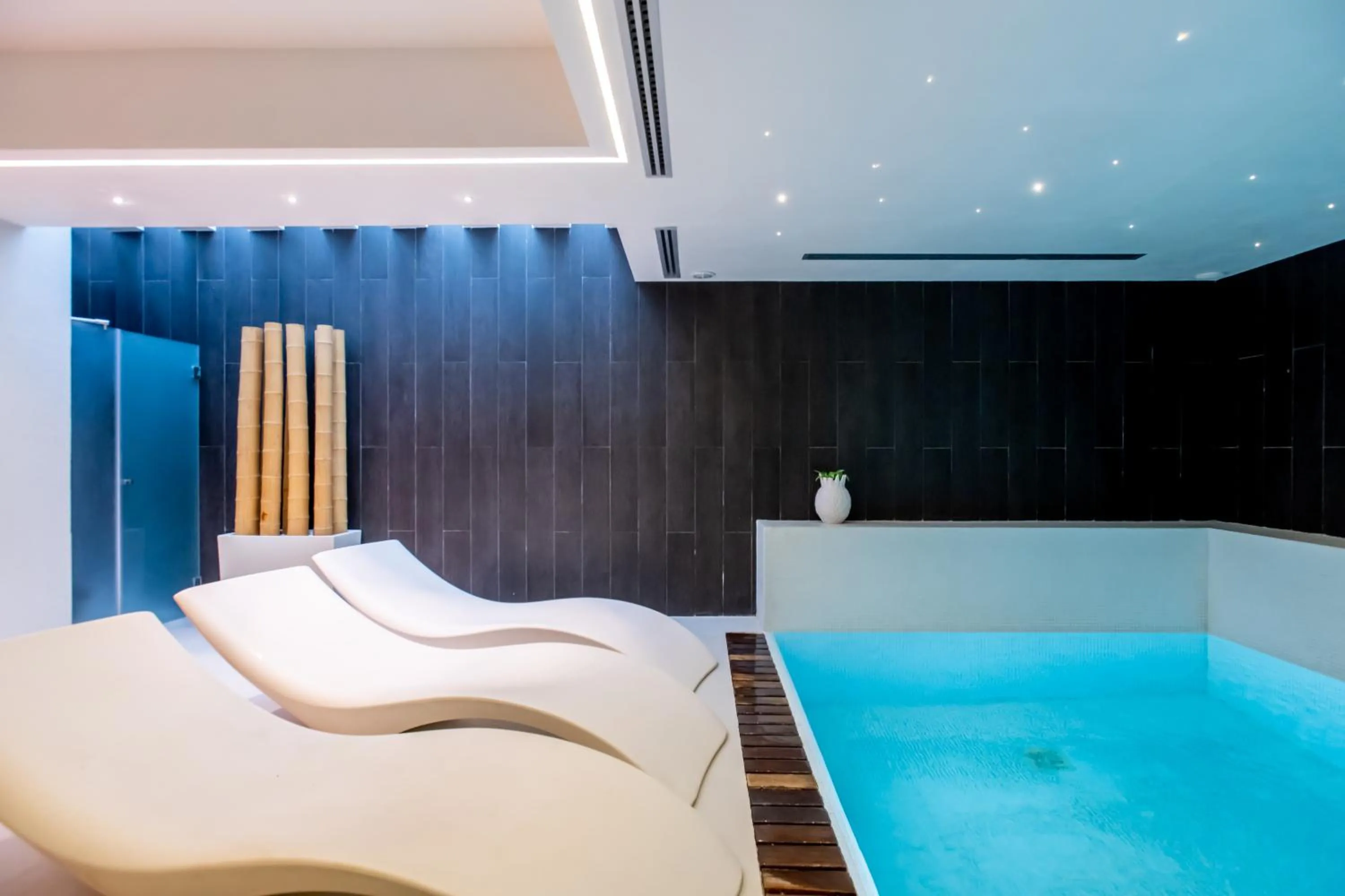 Hot Tub in De Stefano Palace Luxury Hotel