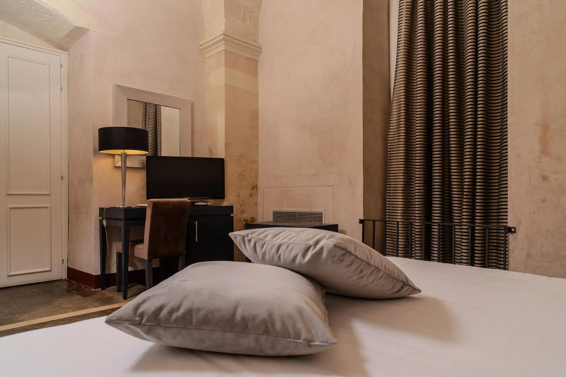 Photo of the whole room, Bed in De Stefano Palace Luxury Hotel