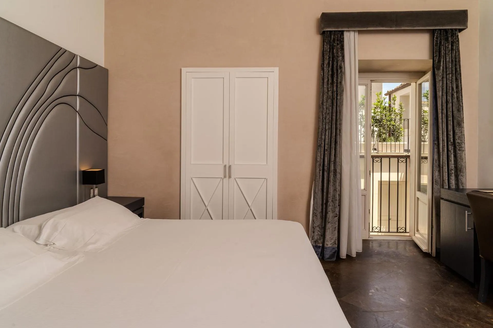 Photo of the whole room, Bed in De Stefano Palace Luxury Hotel