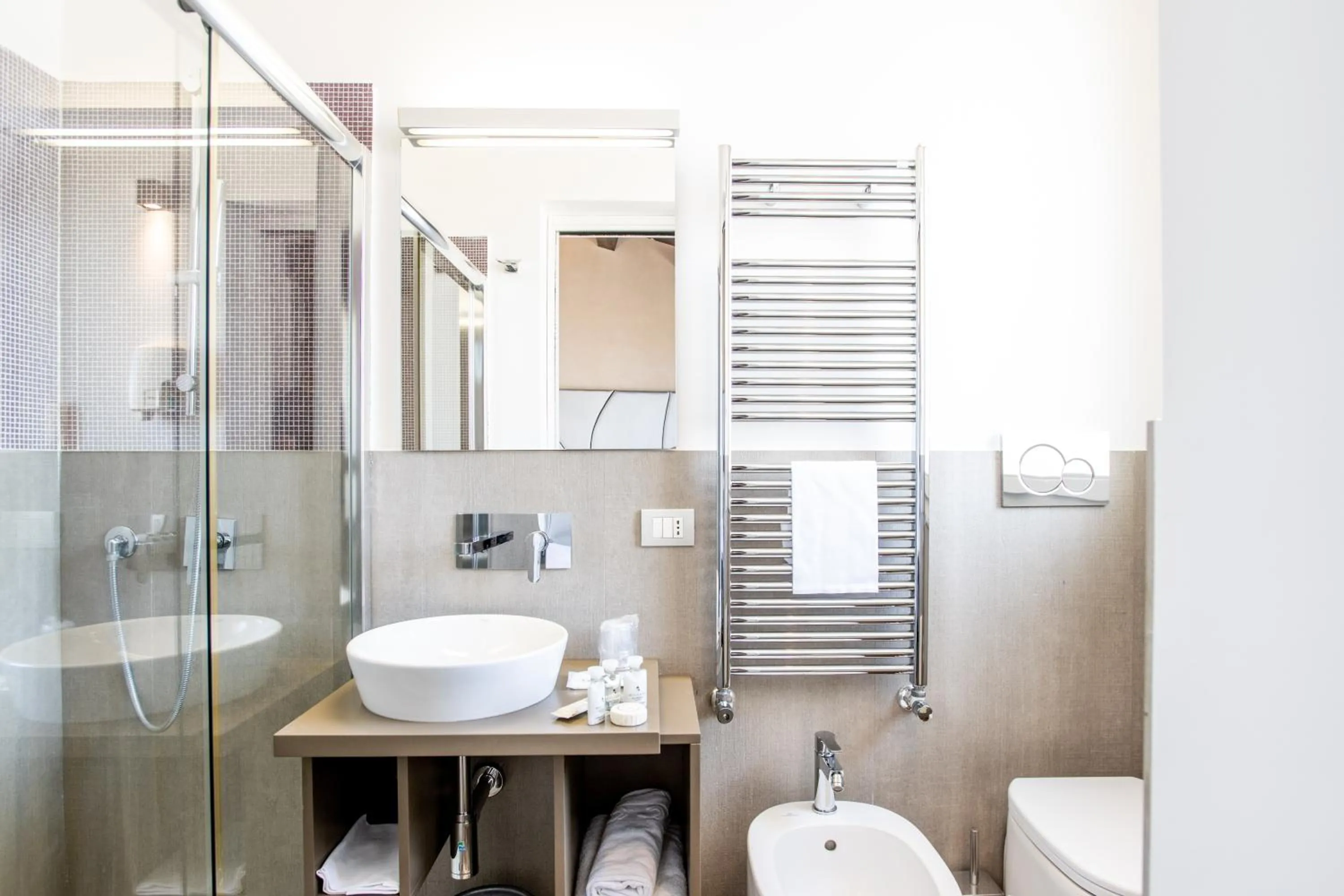 Shower in De Stefano Palace Luxury Hotel