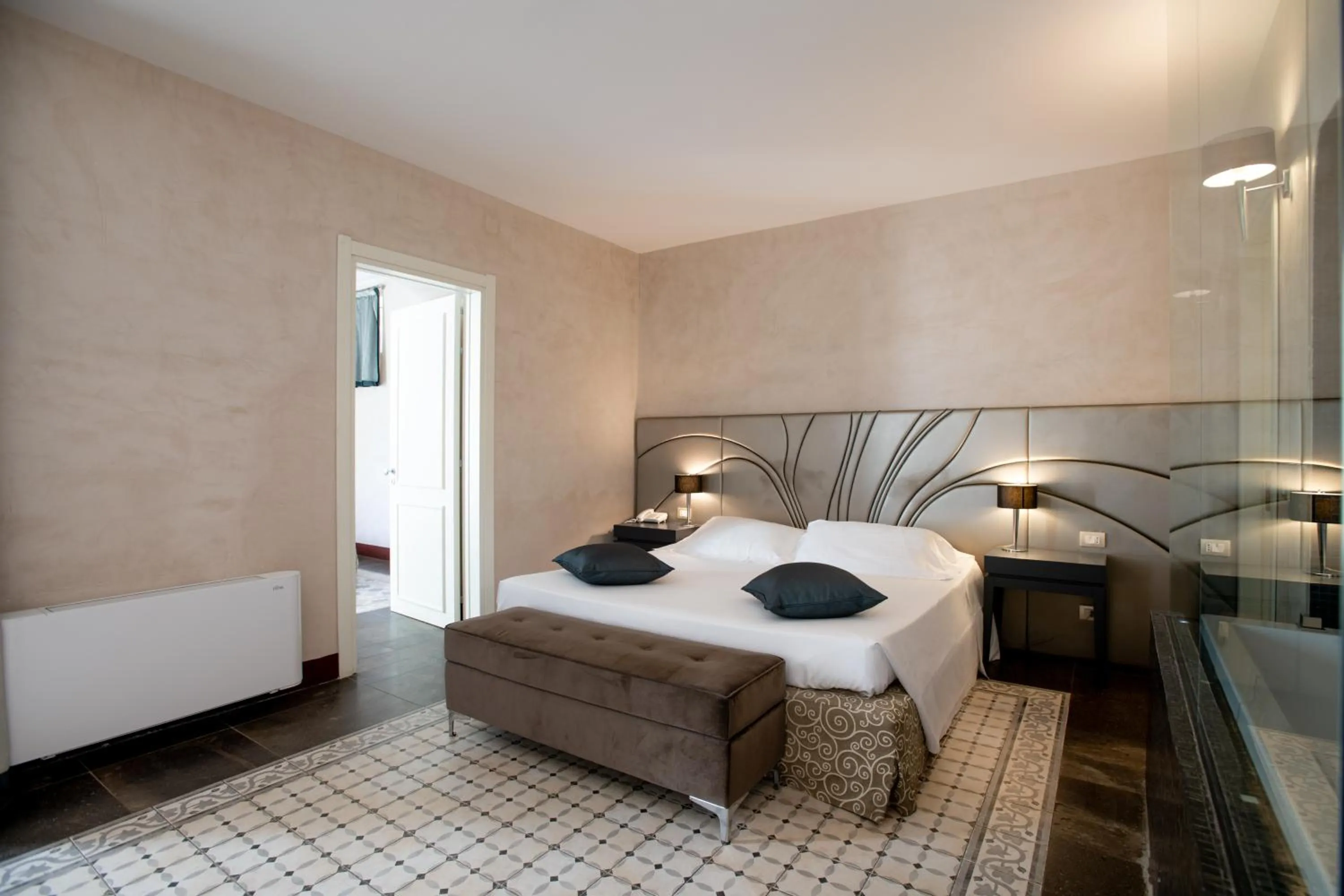 Photo of the whole room, Bed in De Stefano Palace Luxury Hotel