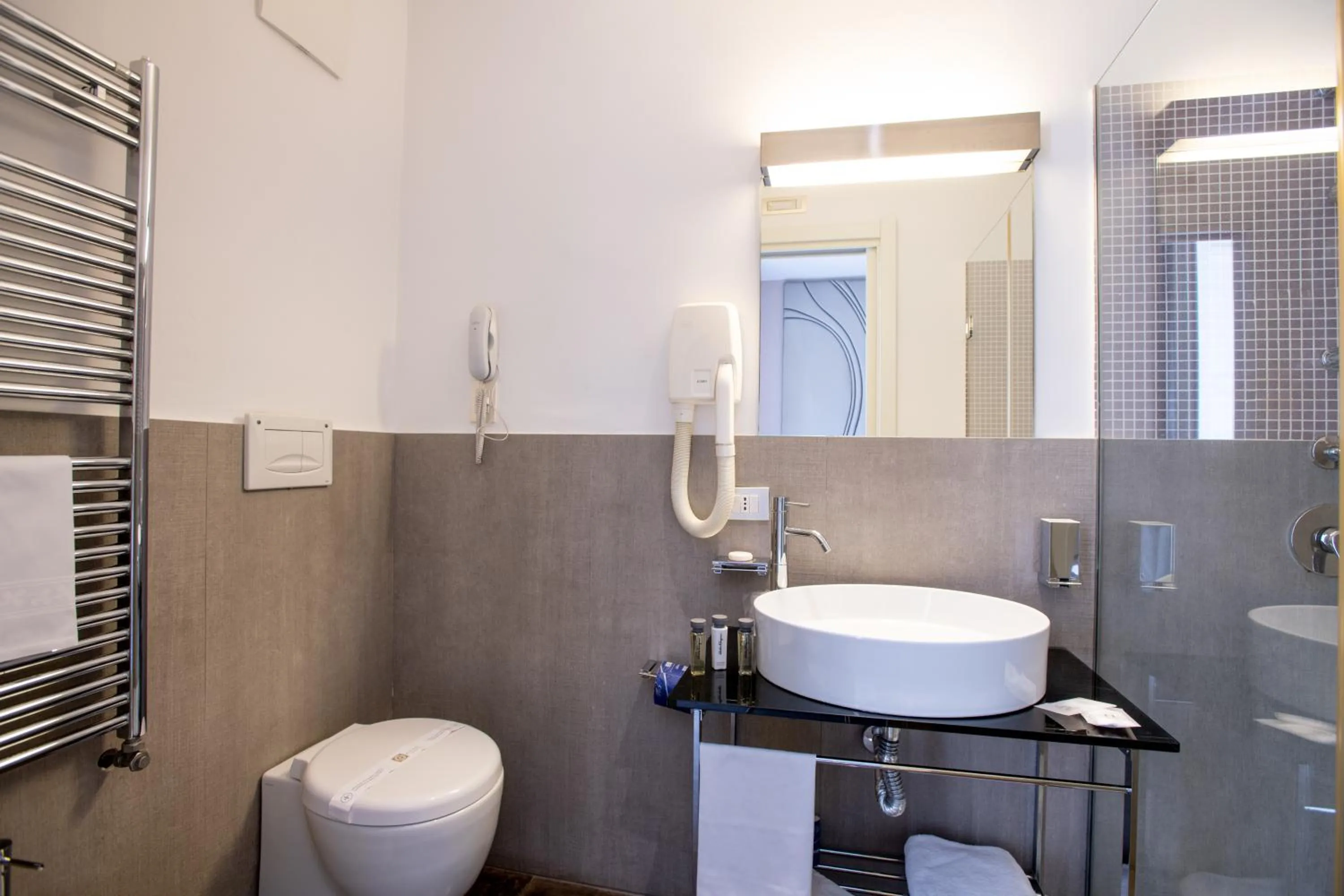 Shower in De Stefano Palace Luxury Hotel