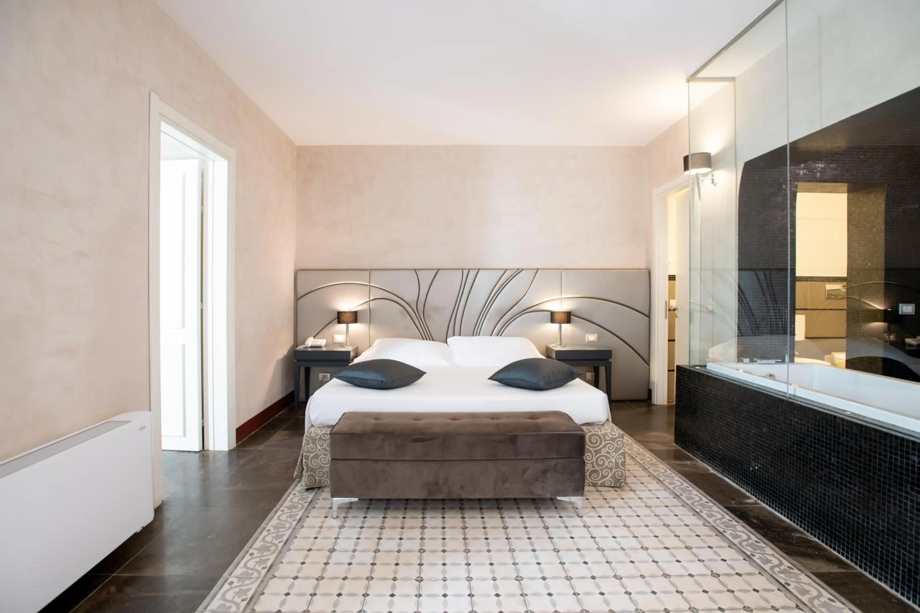 Bed in De Stefano Palace Luxury Hotel