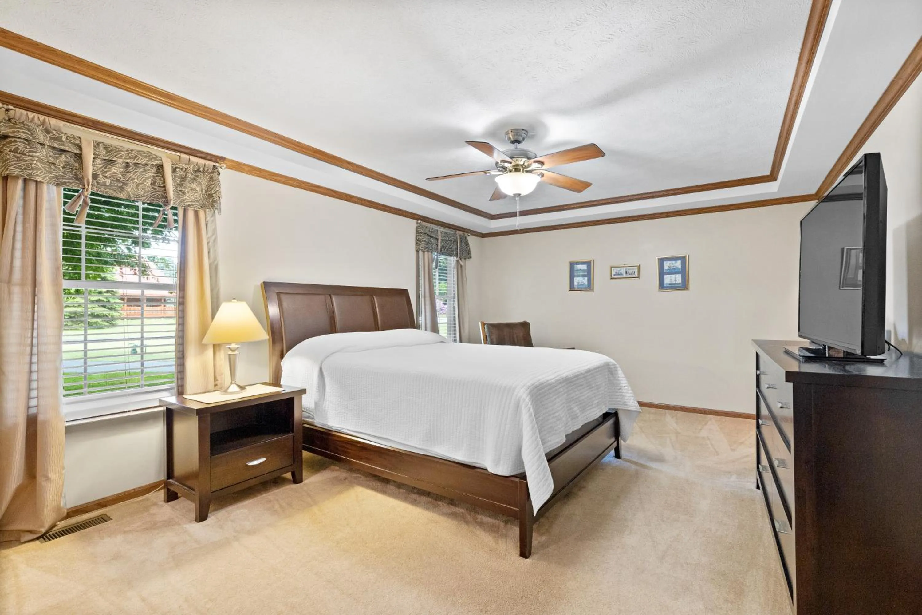 Bed in Lakeview on the Lake