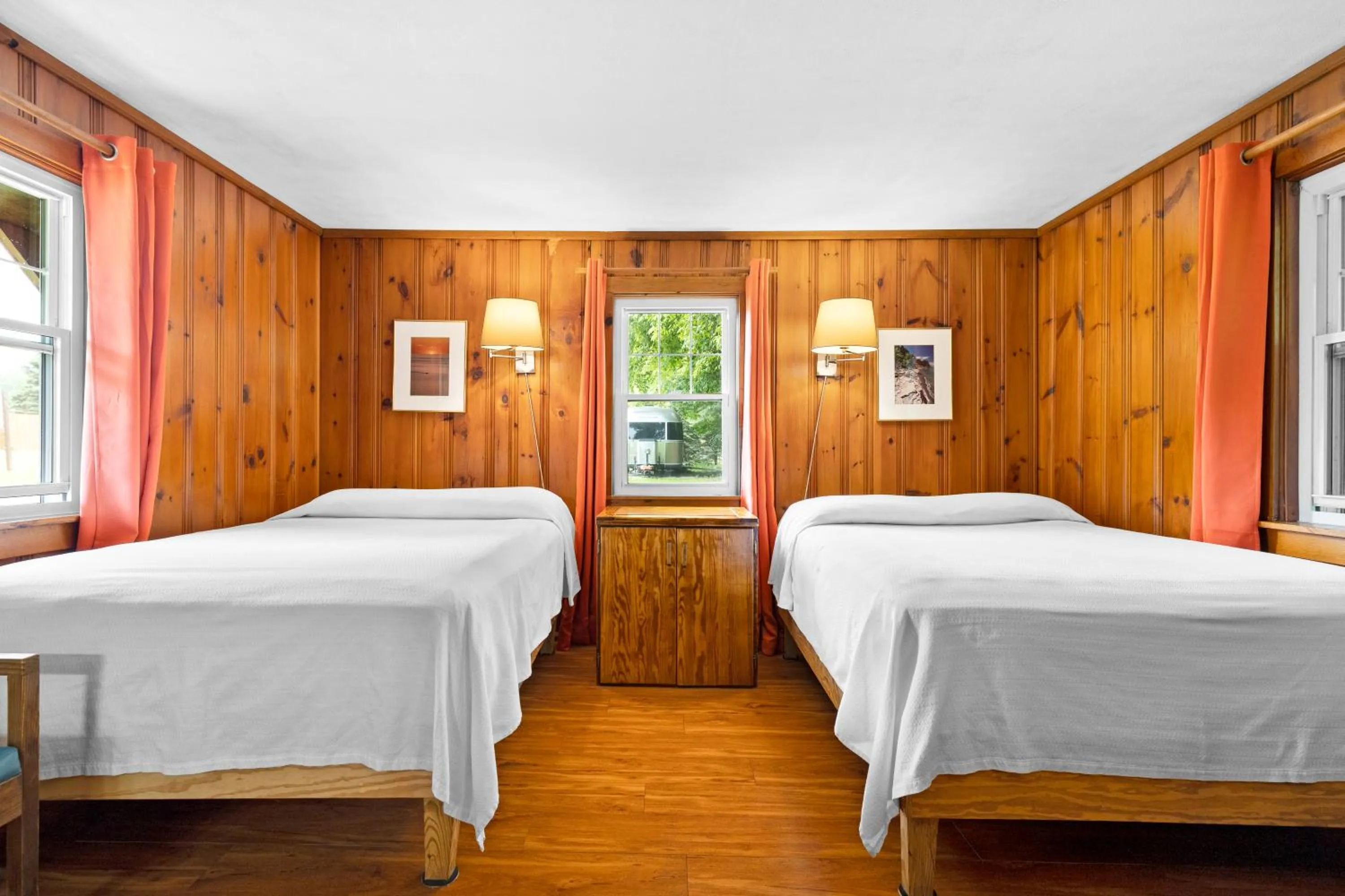 Bed in Lakeview on the Lake