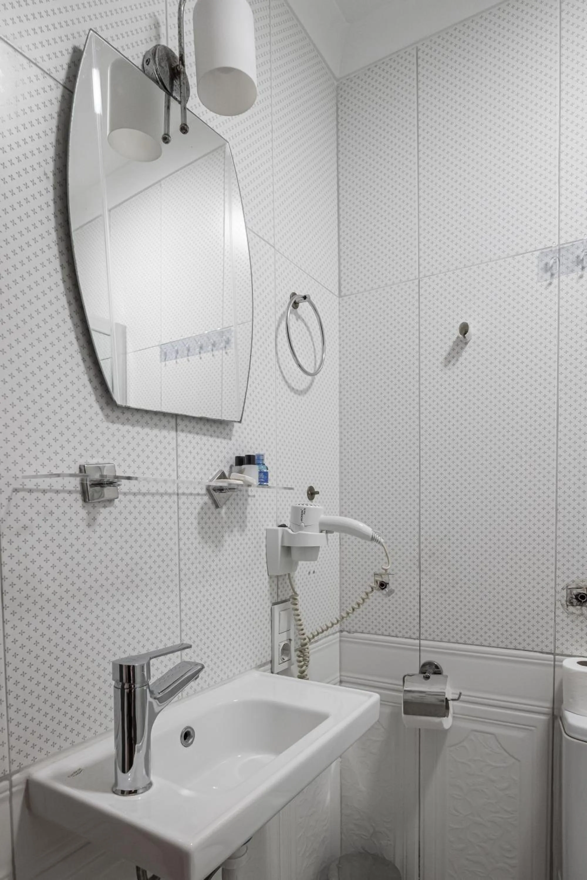 Shower in Family Istanbul Hotel