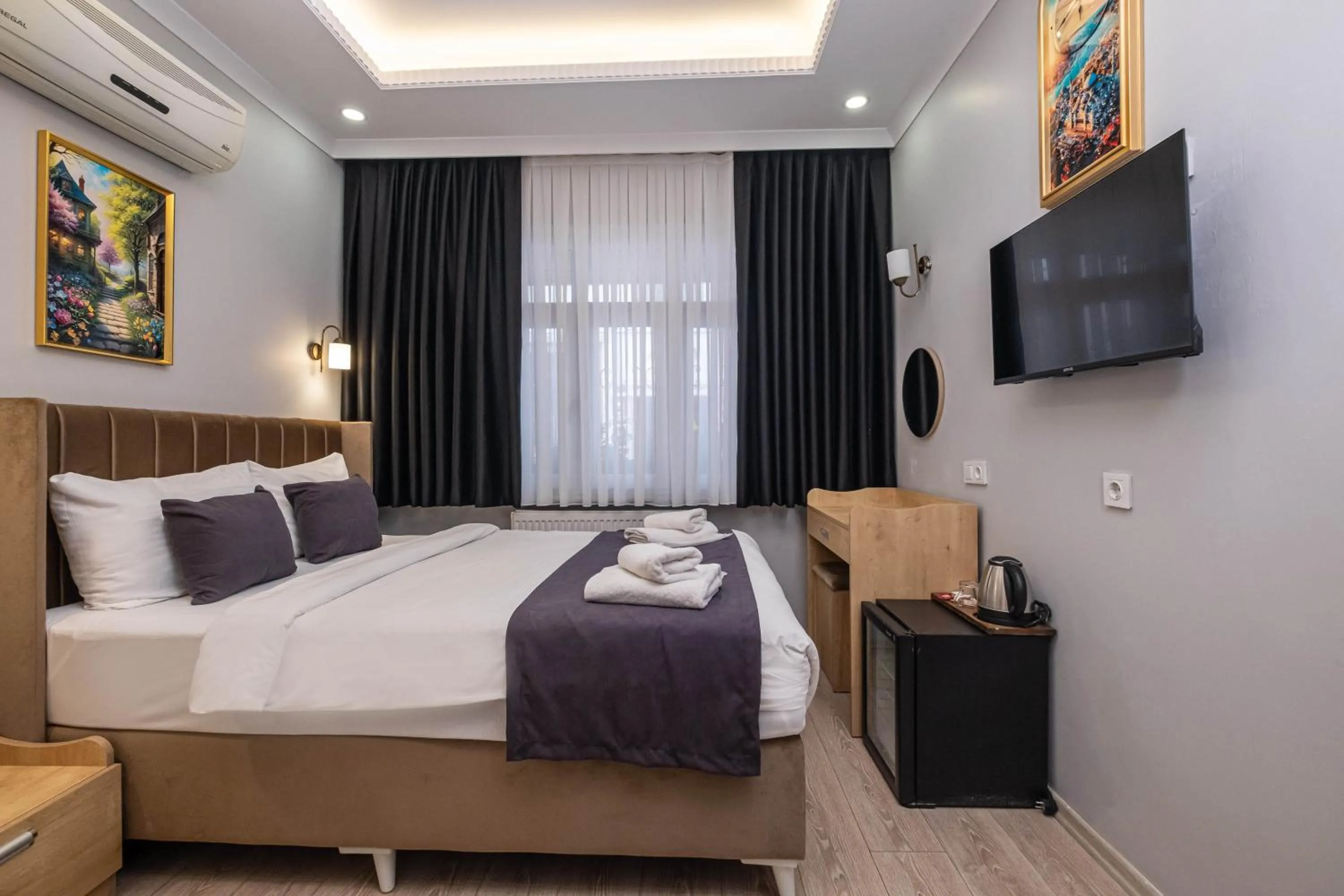 Bed in Family Istanbul Hotel