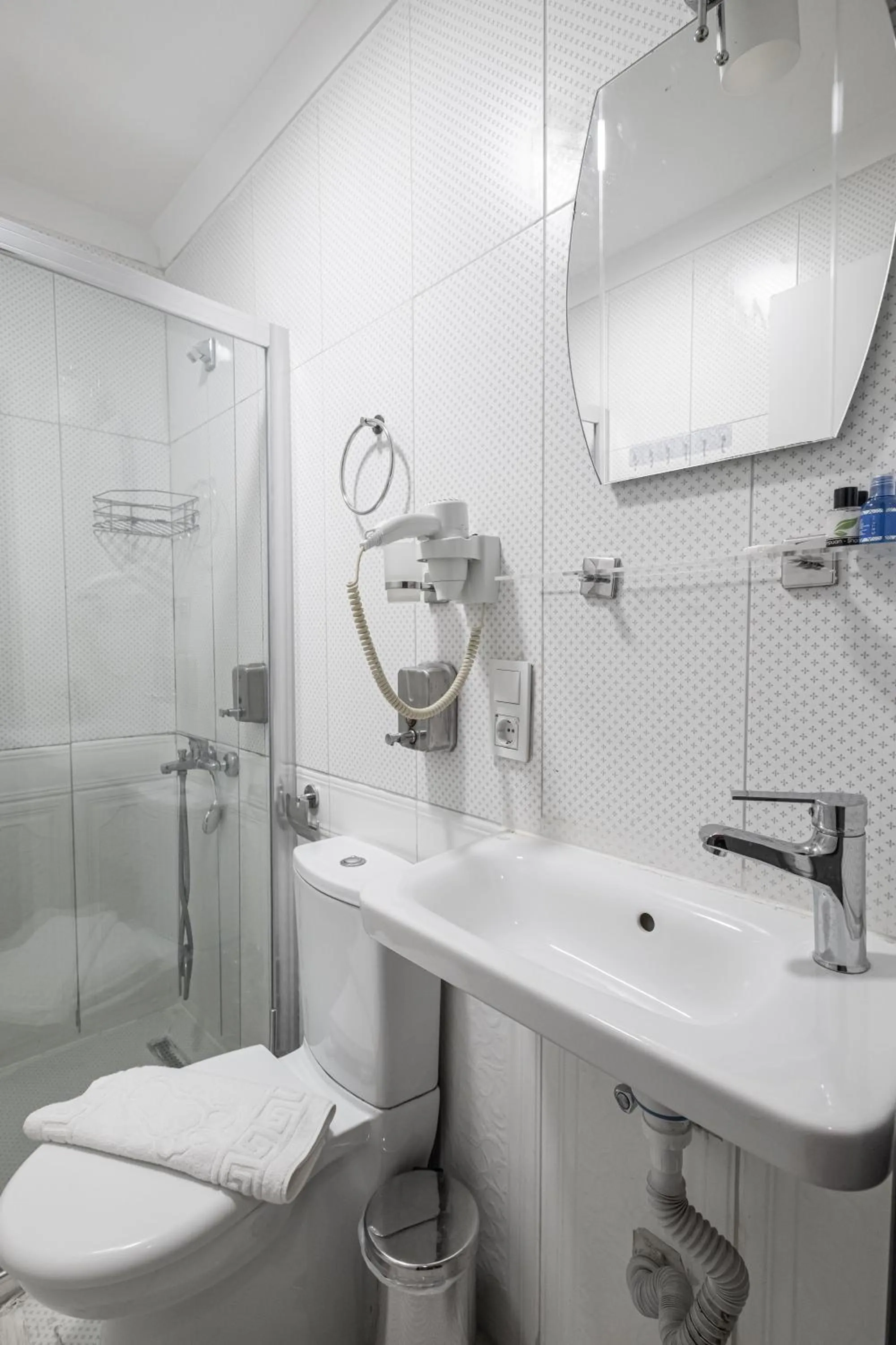 Shower in Family Istanbul Hotel