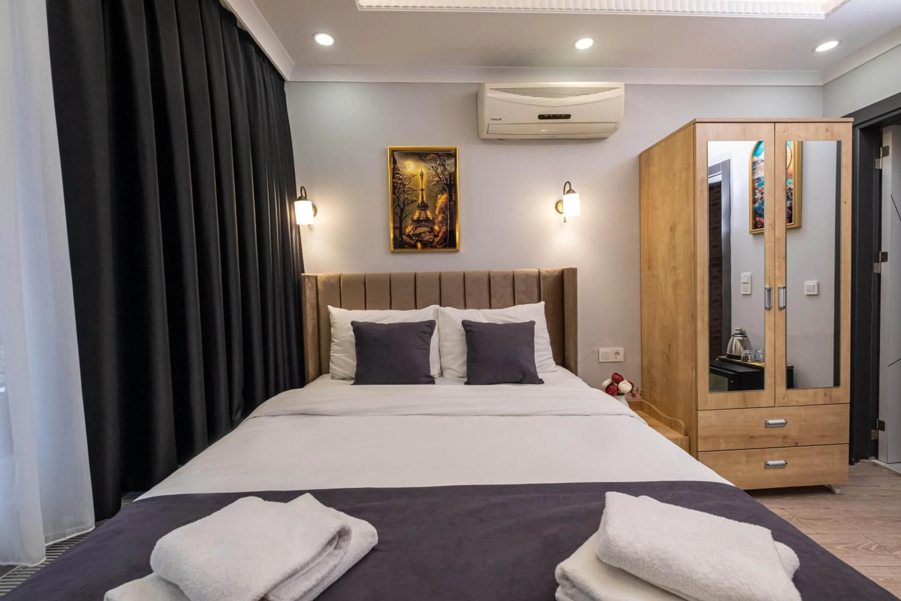 Bed in Family Istanbul Hotel