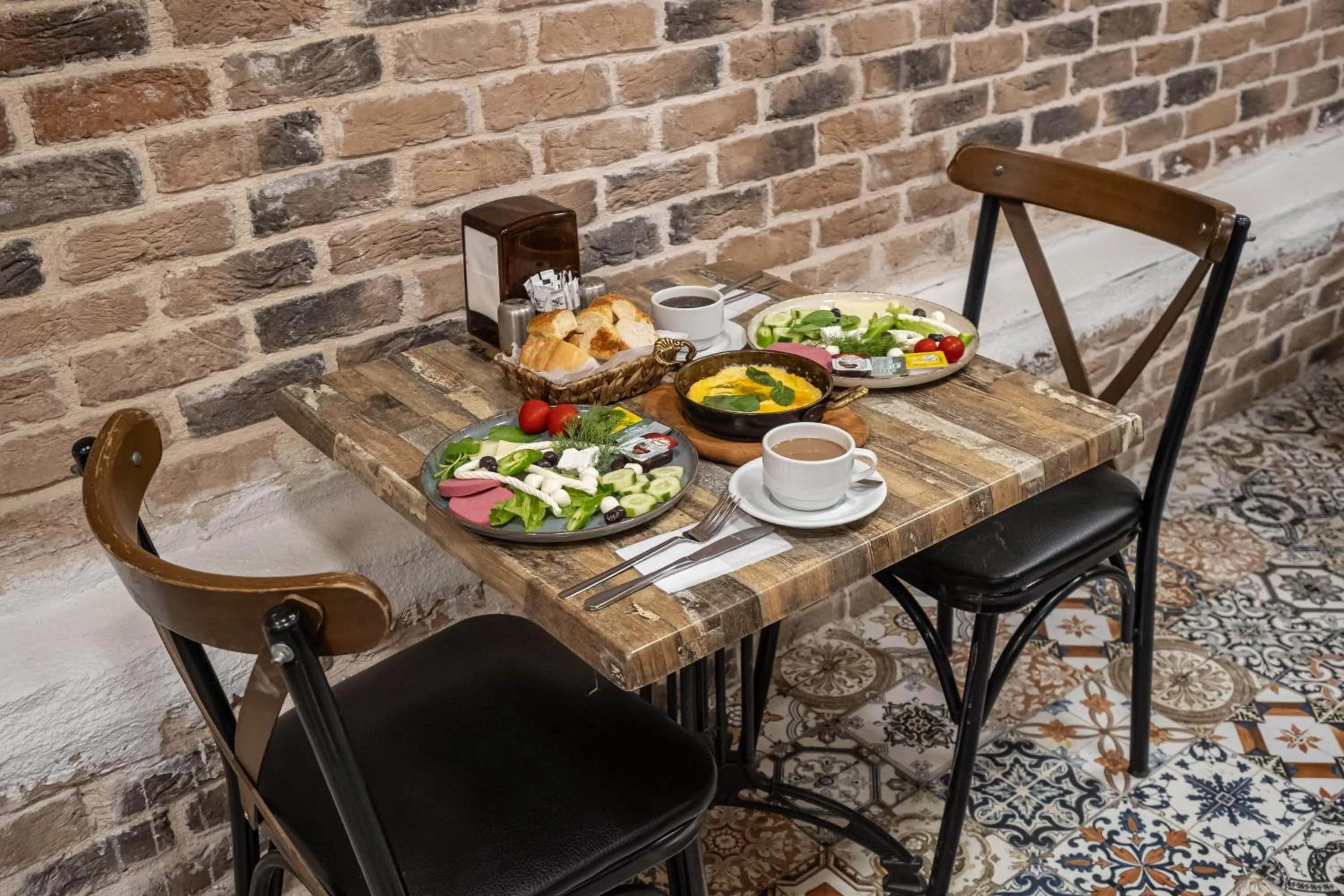 Restaurant/places to eat in Family Istanbul Hotel