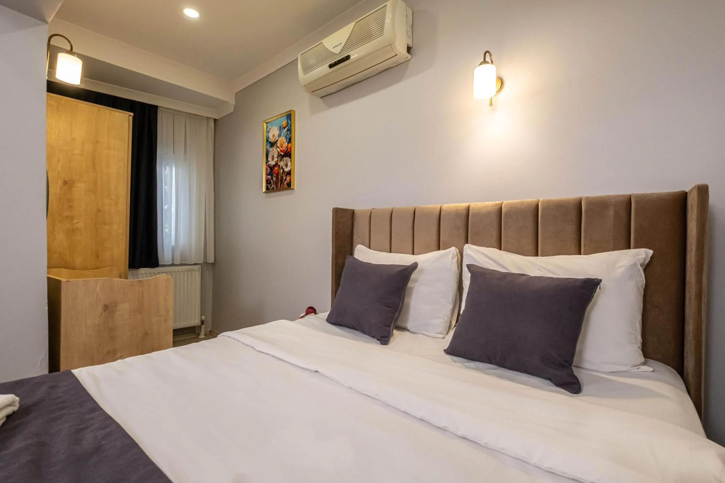 Bed in Family Istanbul Hotel