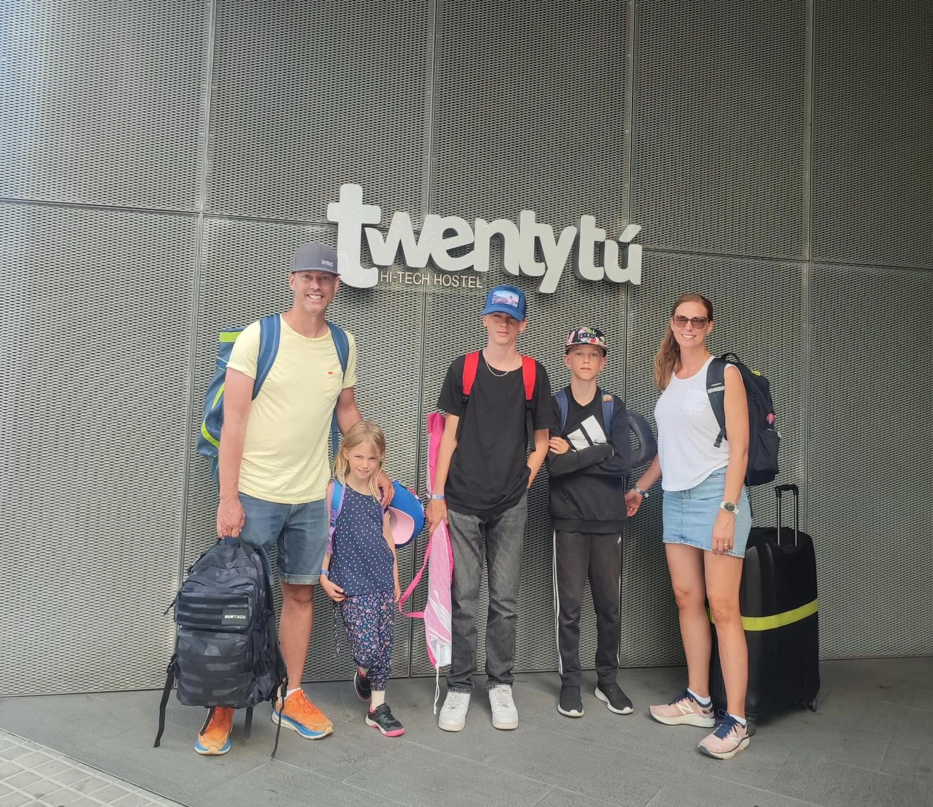 Lobby or reception in Twentytu Hostel Barcelona