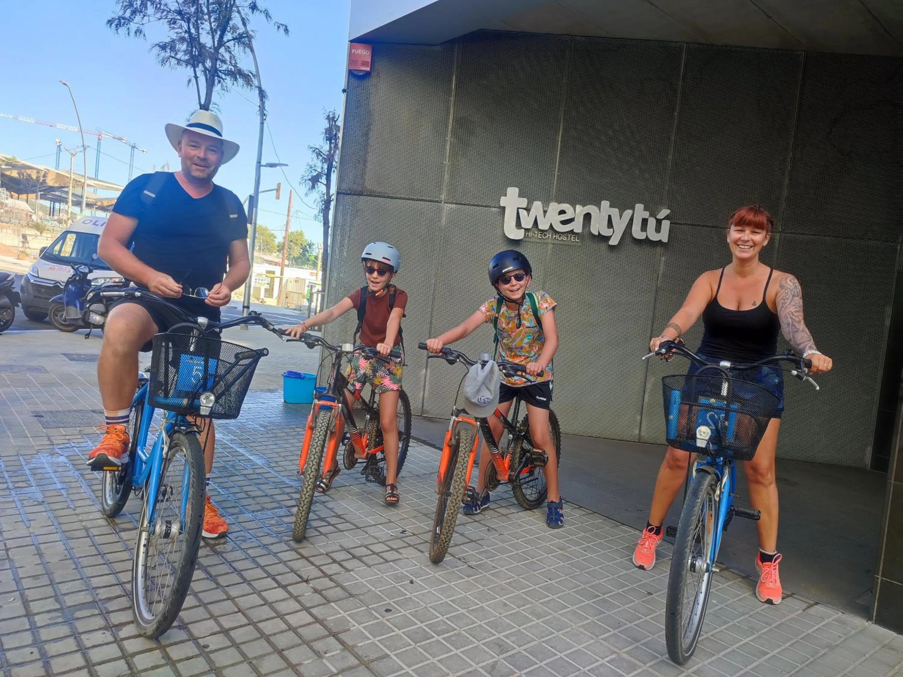 Lobby or reception in Twentytu Hostel Barcelona