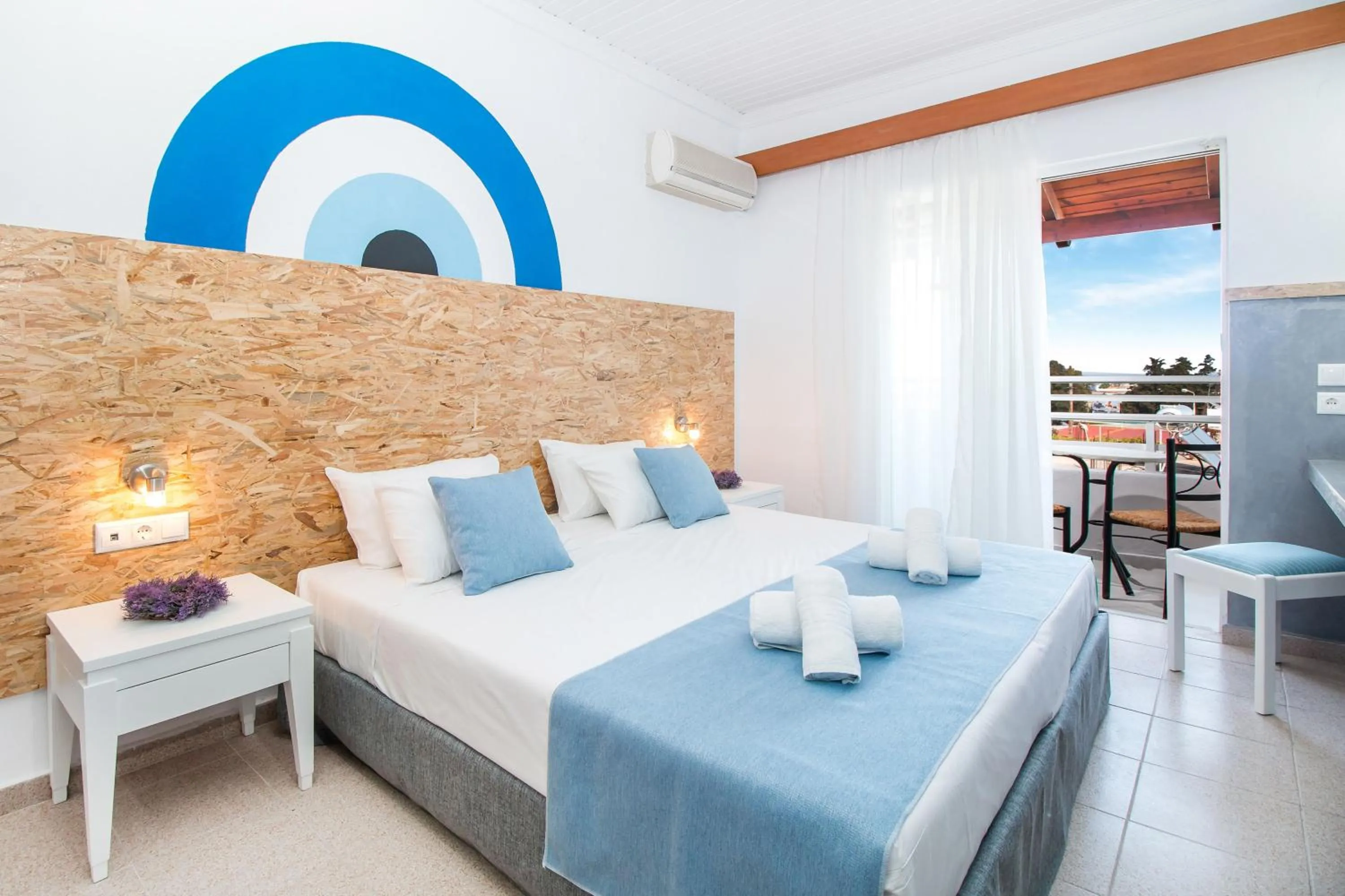 Bedroom in Tinas Plus Hotel