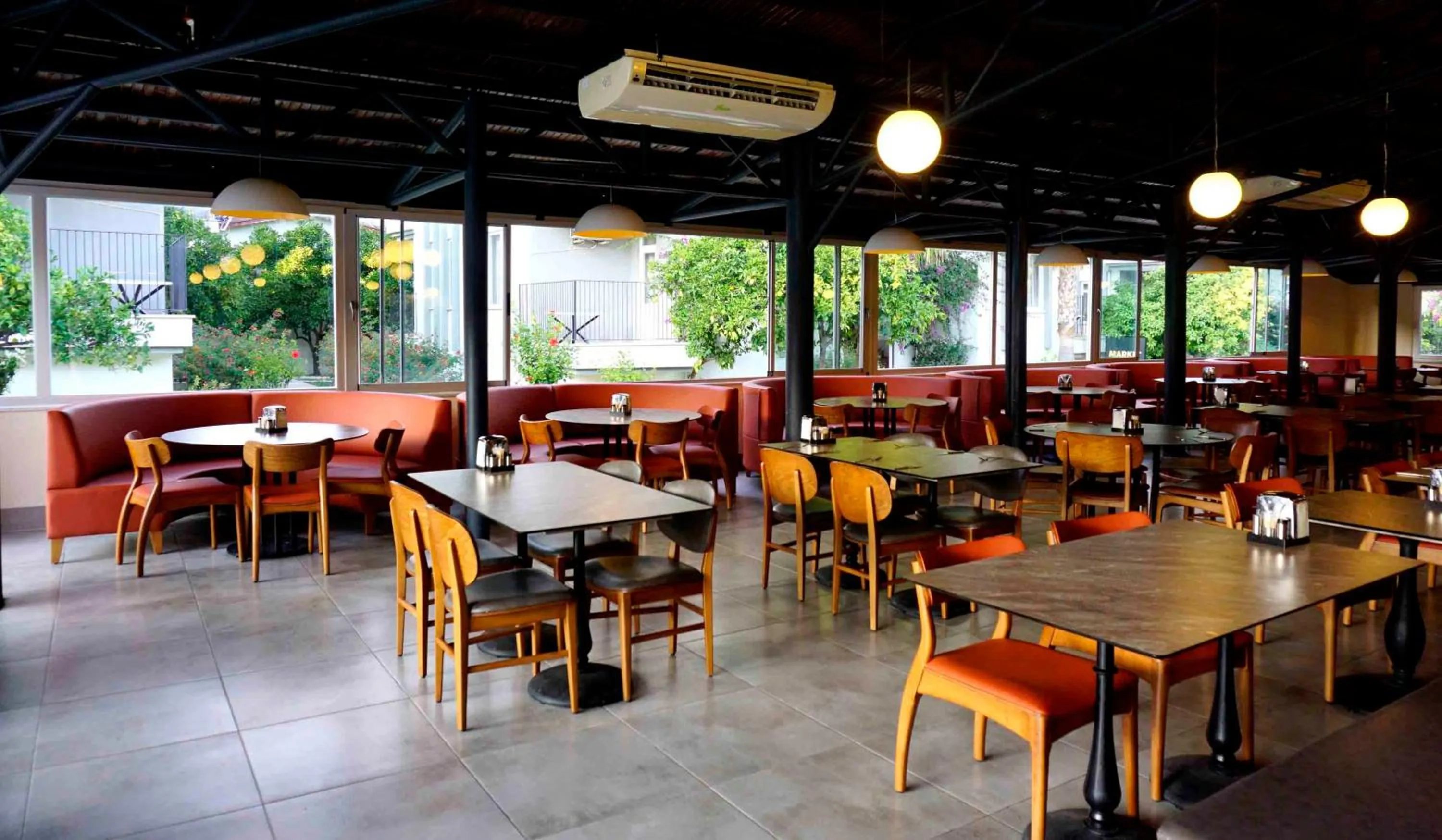 Restaurant/places to eat in Sunlight Garden Hotel