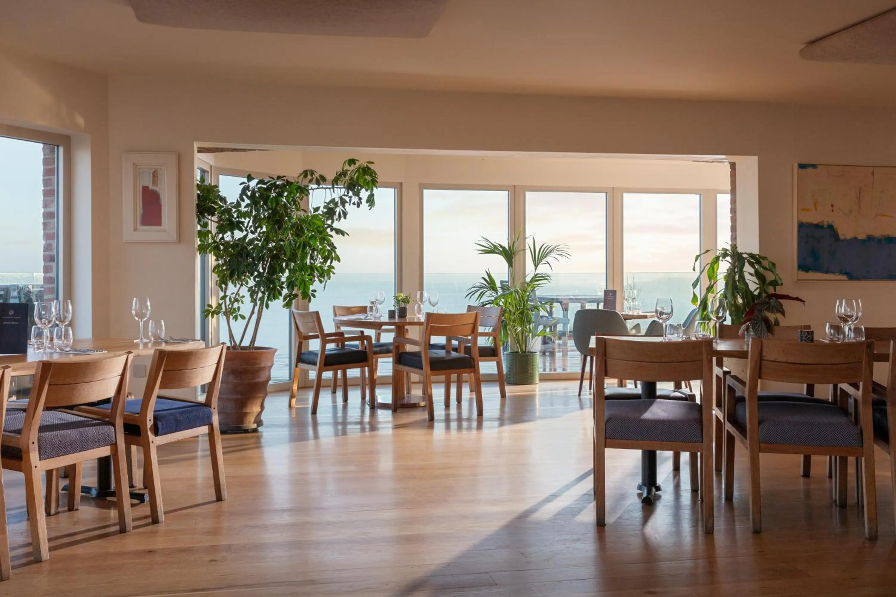 Restaurant/places to eat in The Lewinnick Lodge