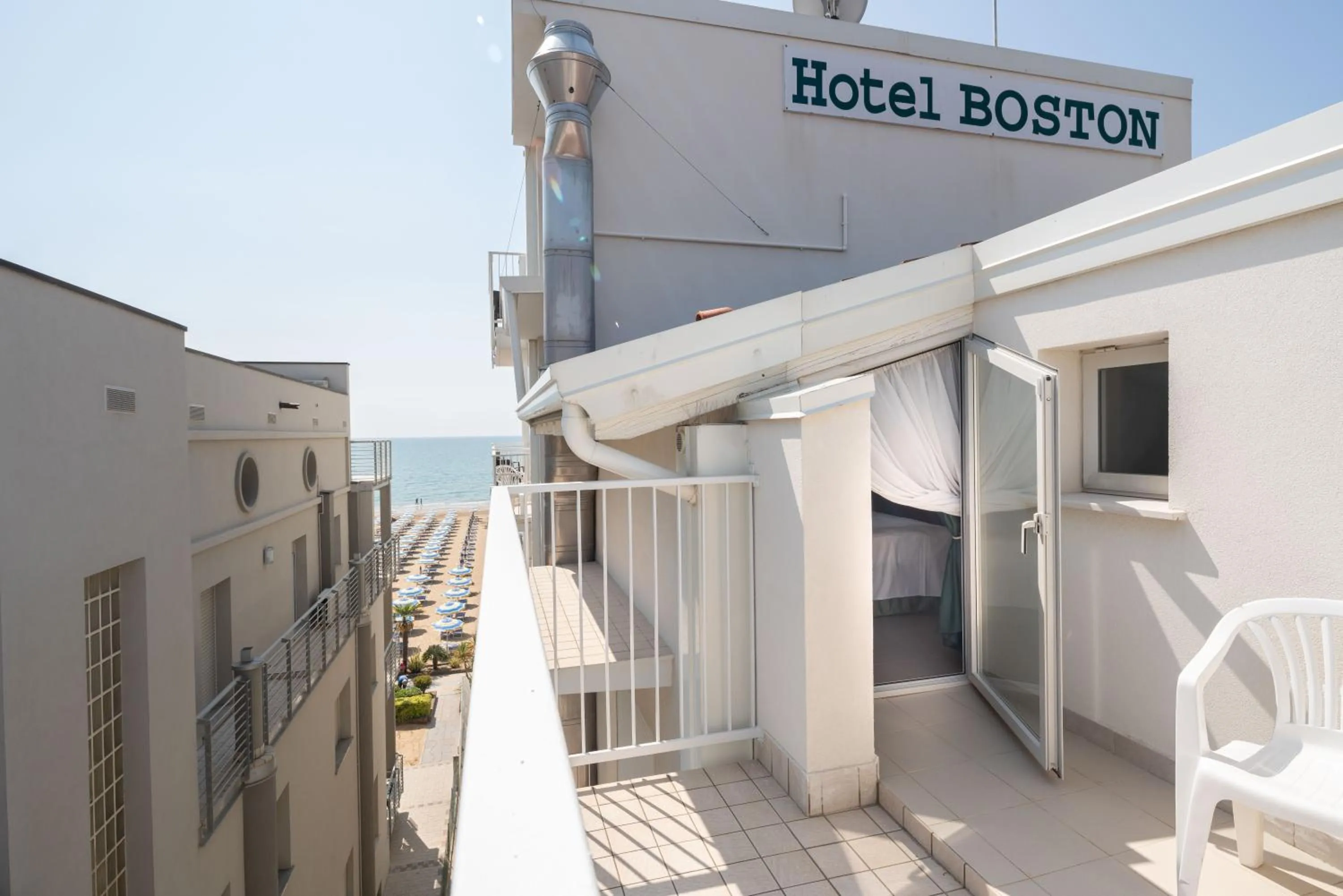 Property building in Hotel Boston 3 Stelle Superior Frontemare