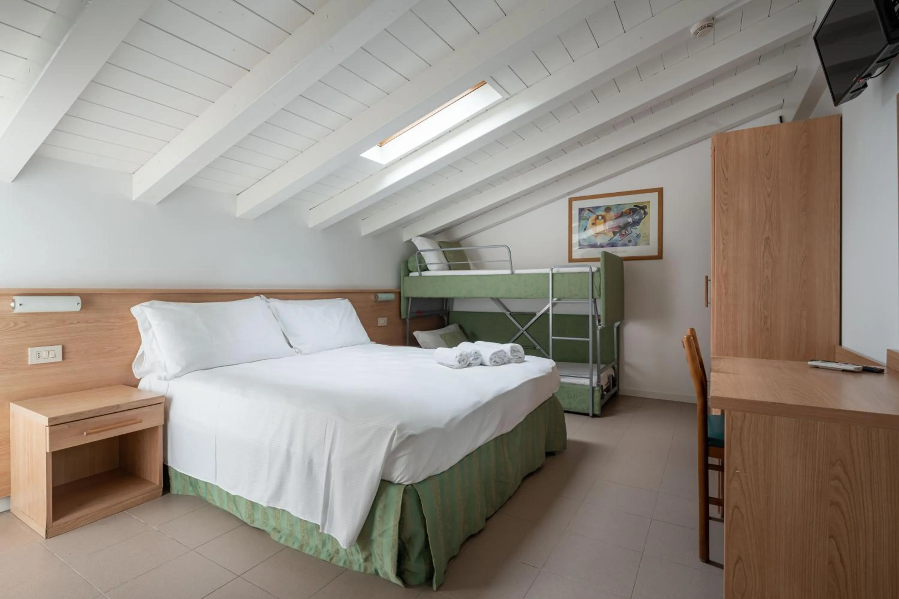 Photo of the whole room, Bed in Hotel Boston 3 Stelle Superior Frontemare