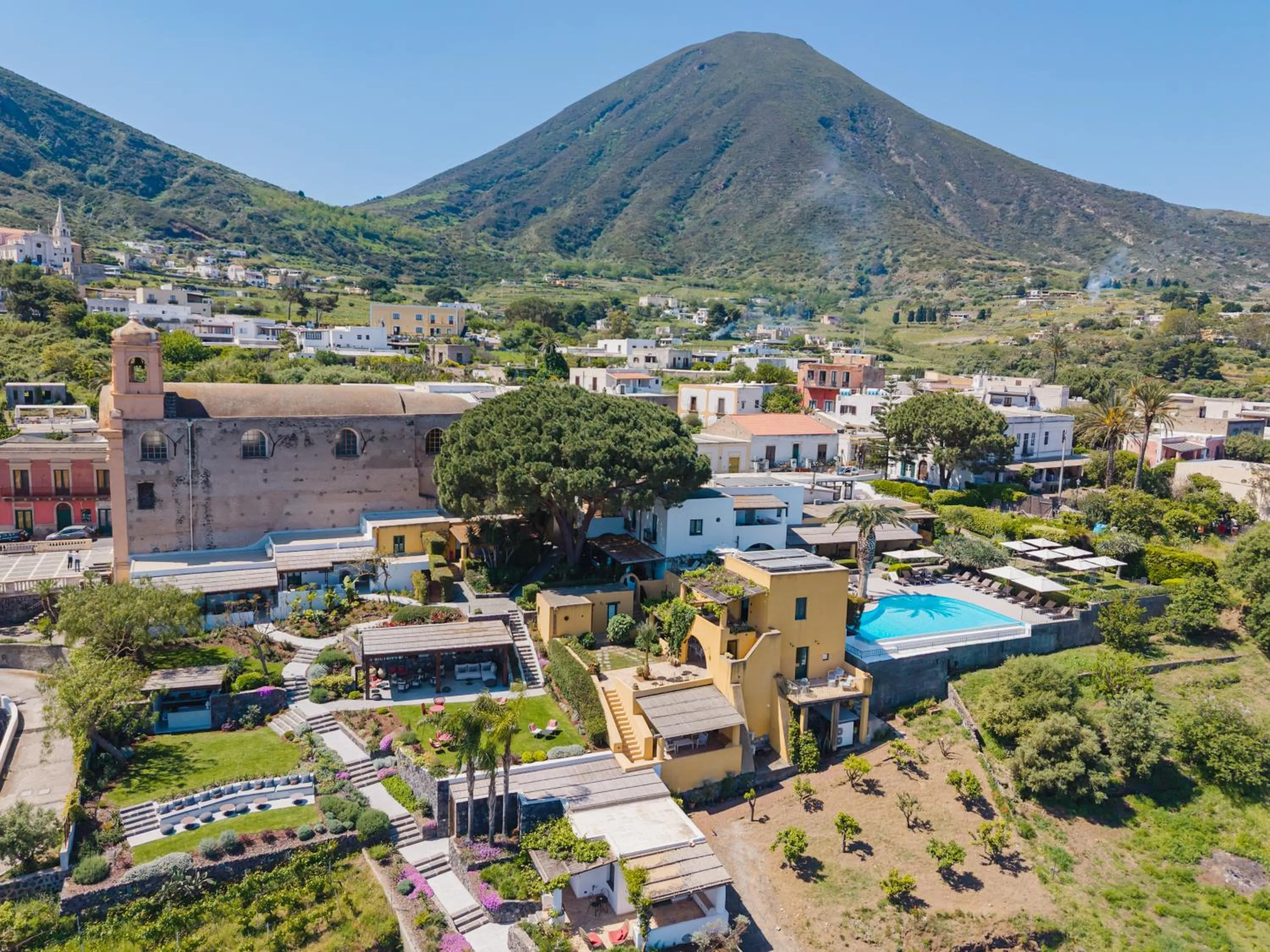 Property building in Hotel Ravesi
