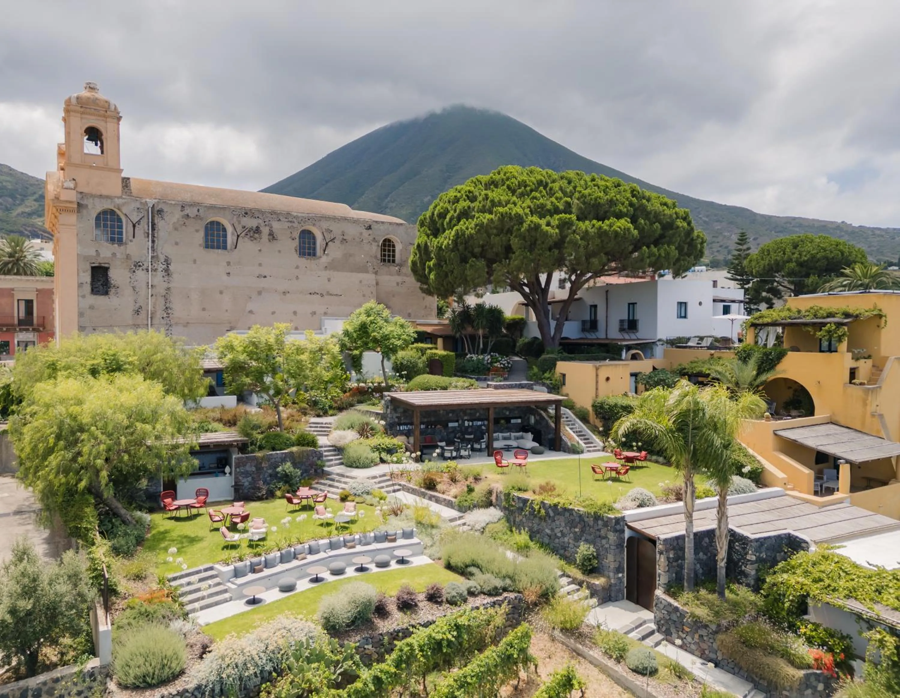 Property building in Hotel Ravesi