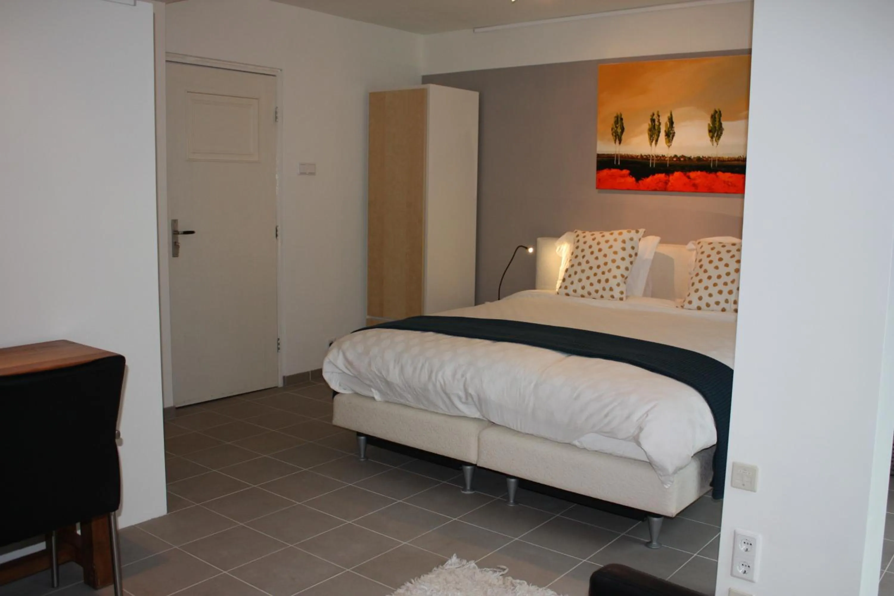 Photo of the whole room, Bed in At number 6