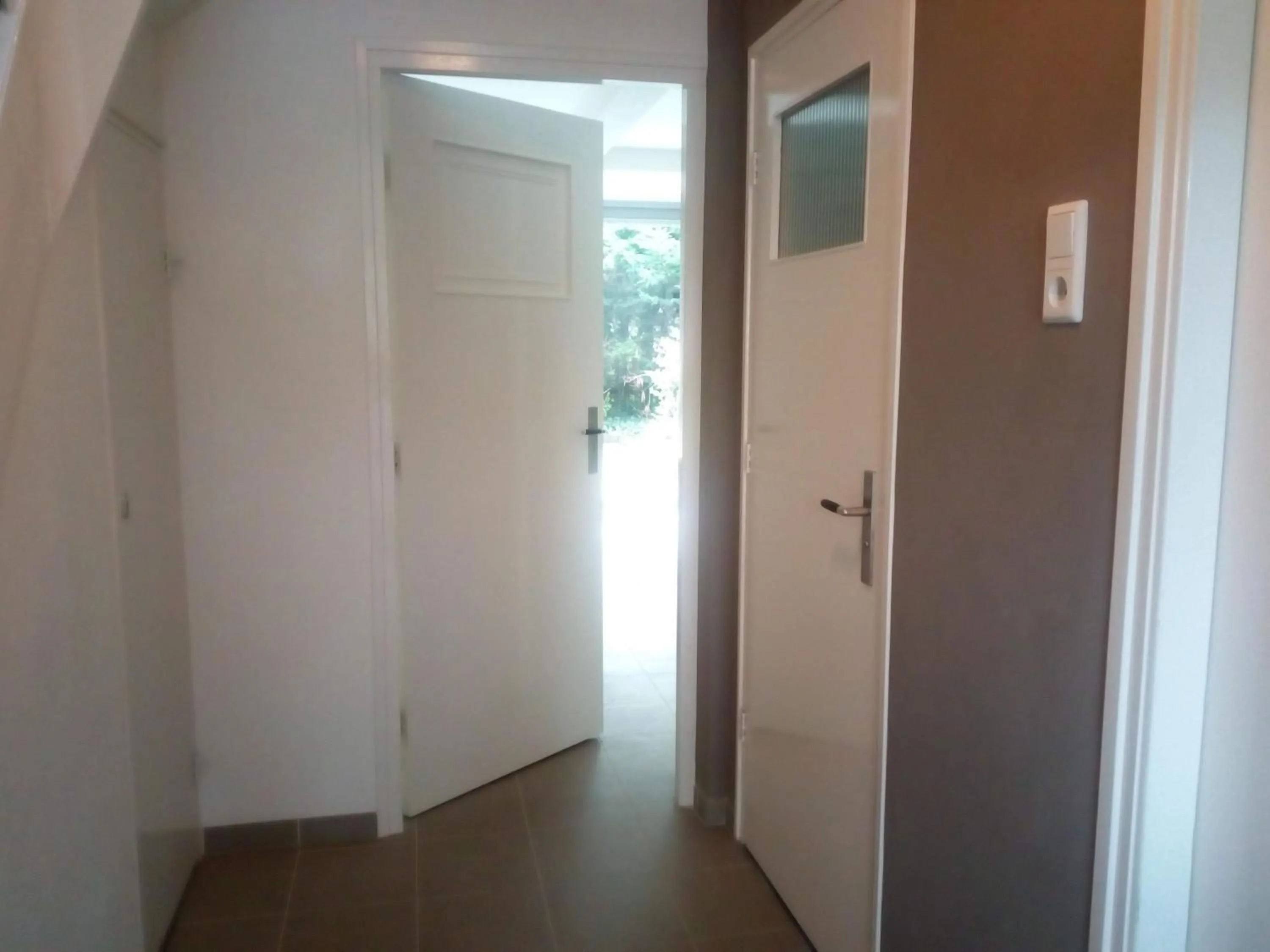 Facade/entrance in At number 6