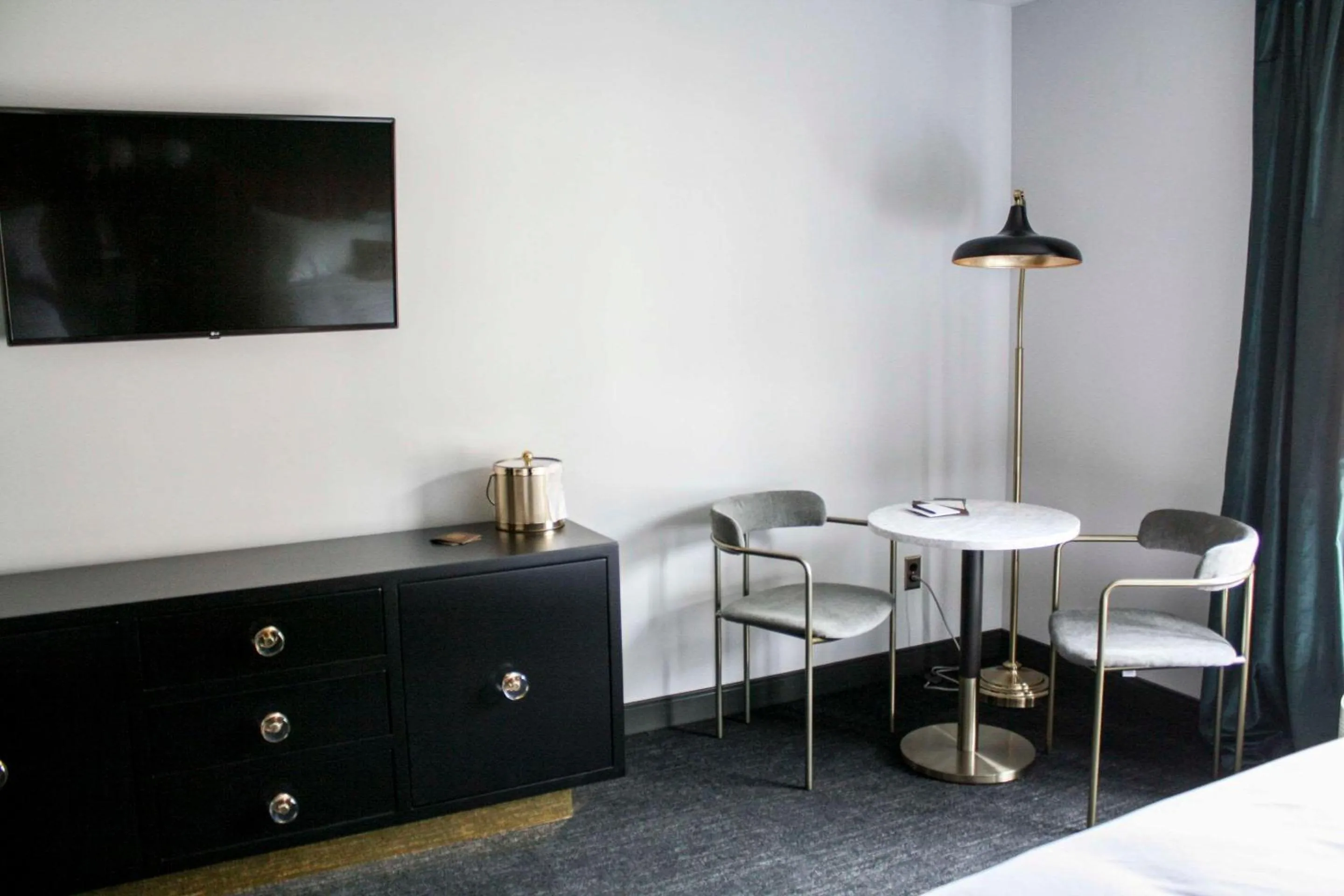 Bedroom in The Inn Hotel, Ascend Hotel Collection