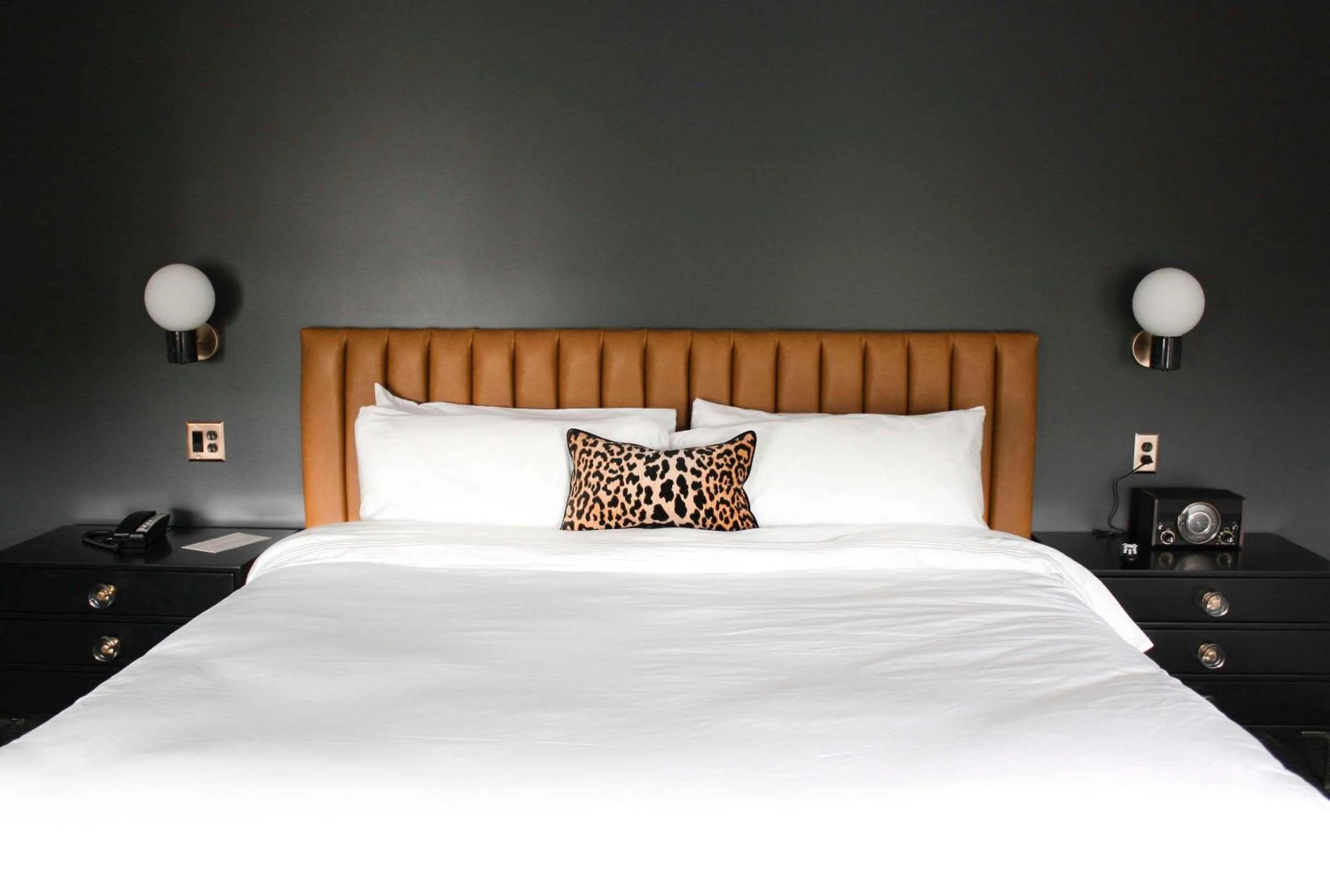 Bedroom, Bed in The Inn Hotel, Ascend Hotel Collection