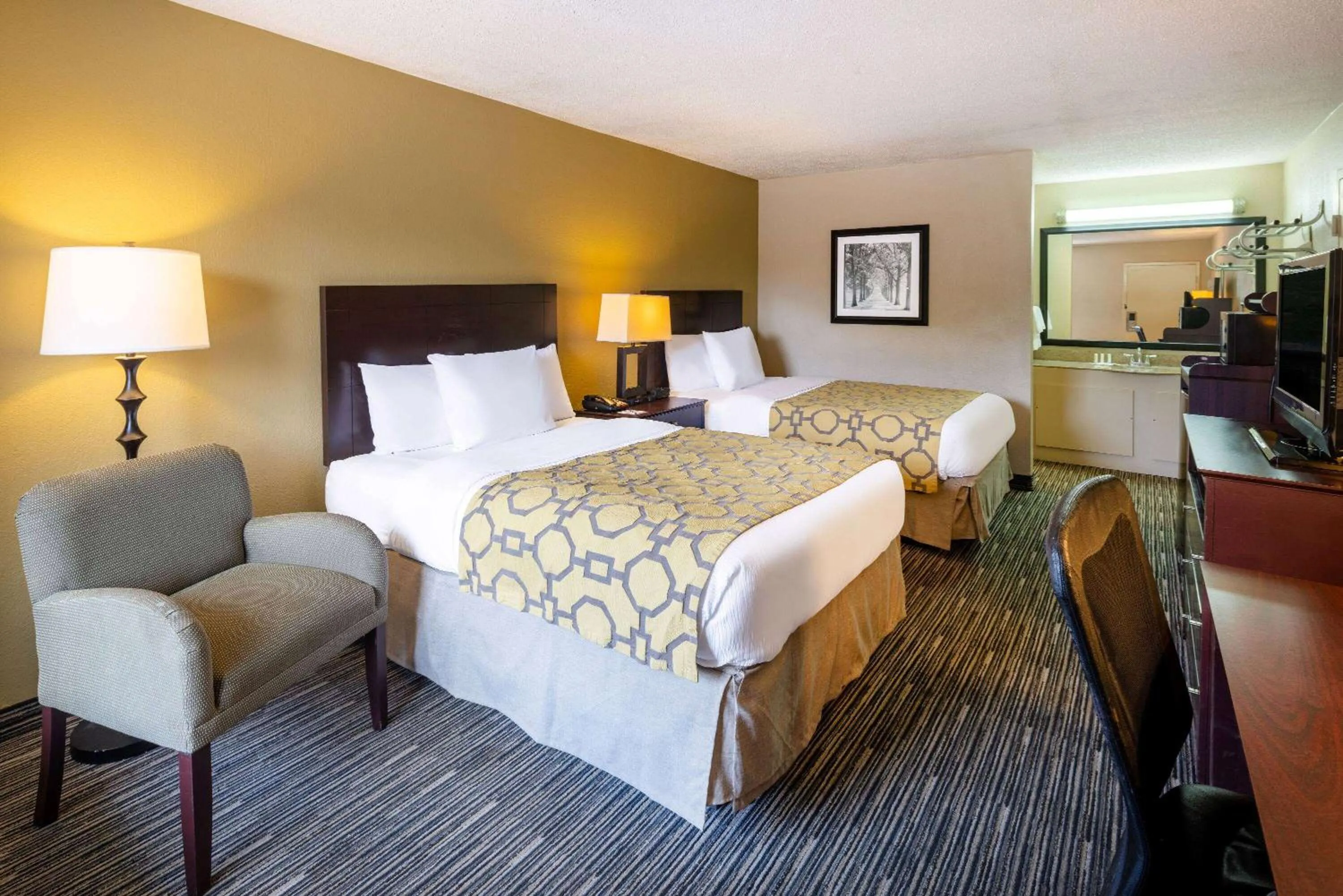 Photo of the whole room, Bed in Baymont by Wyndham Columbus GA