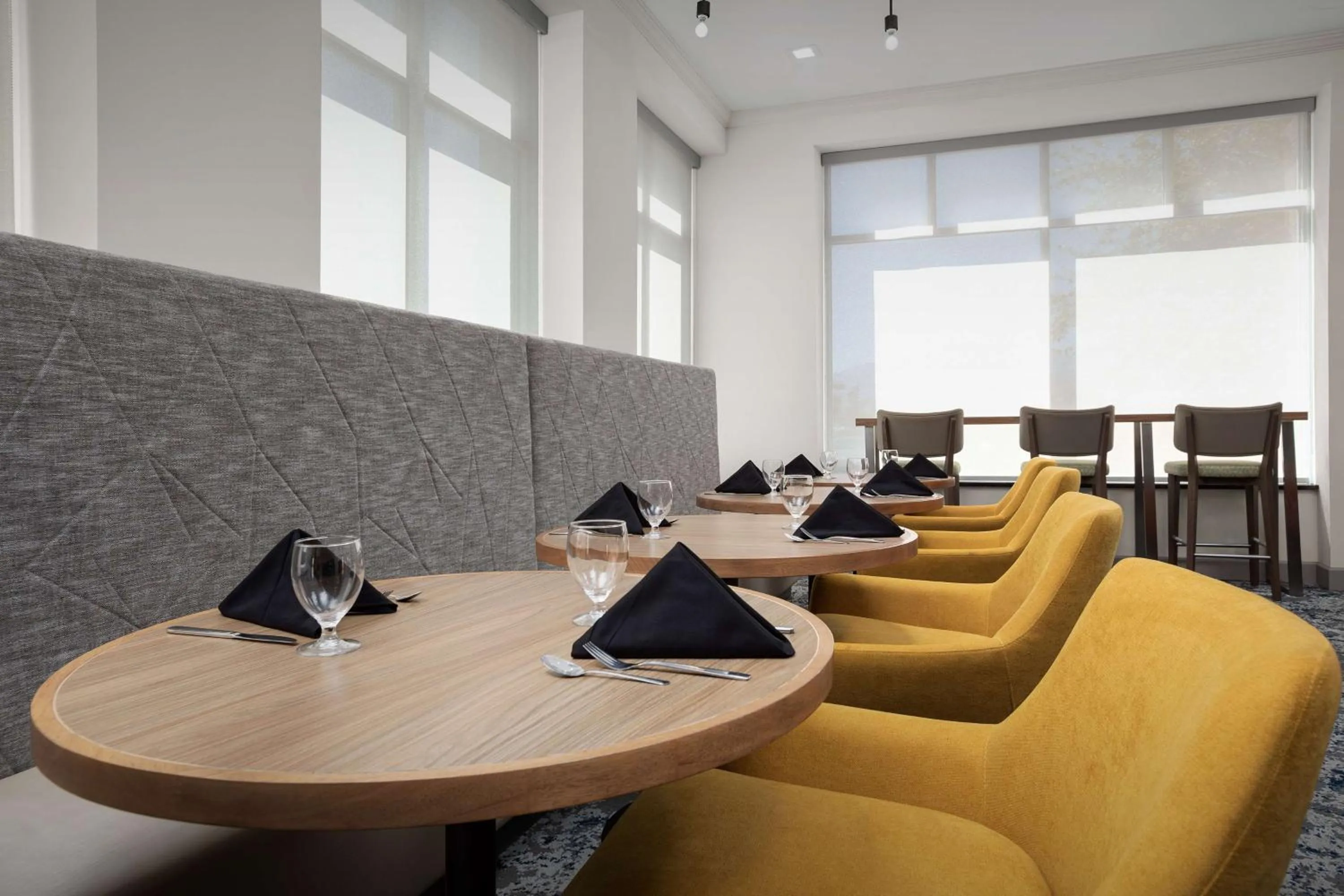 Restaurant/places to eat in Hilton Garden Inn Colorado Springs North