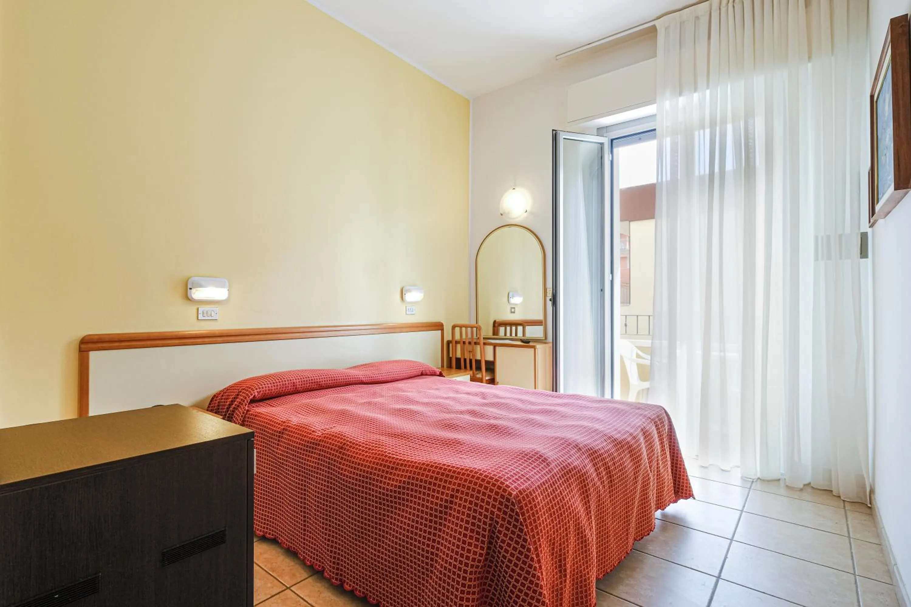 Balcony/Terrace, Bed in Hotel Thea