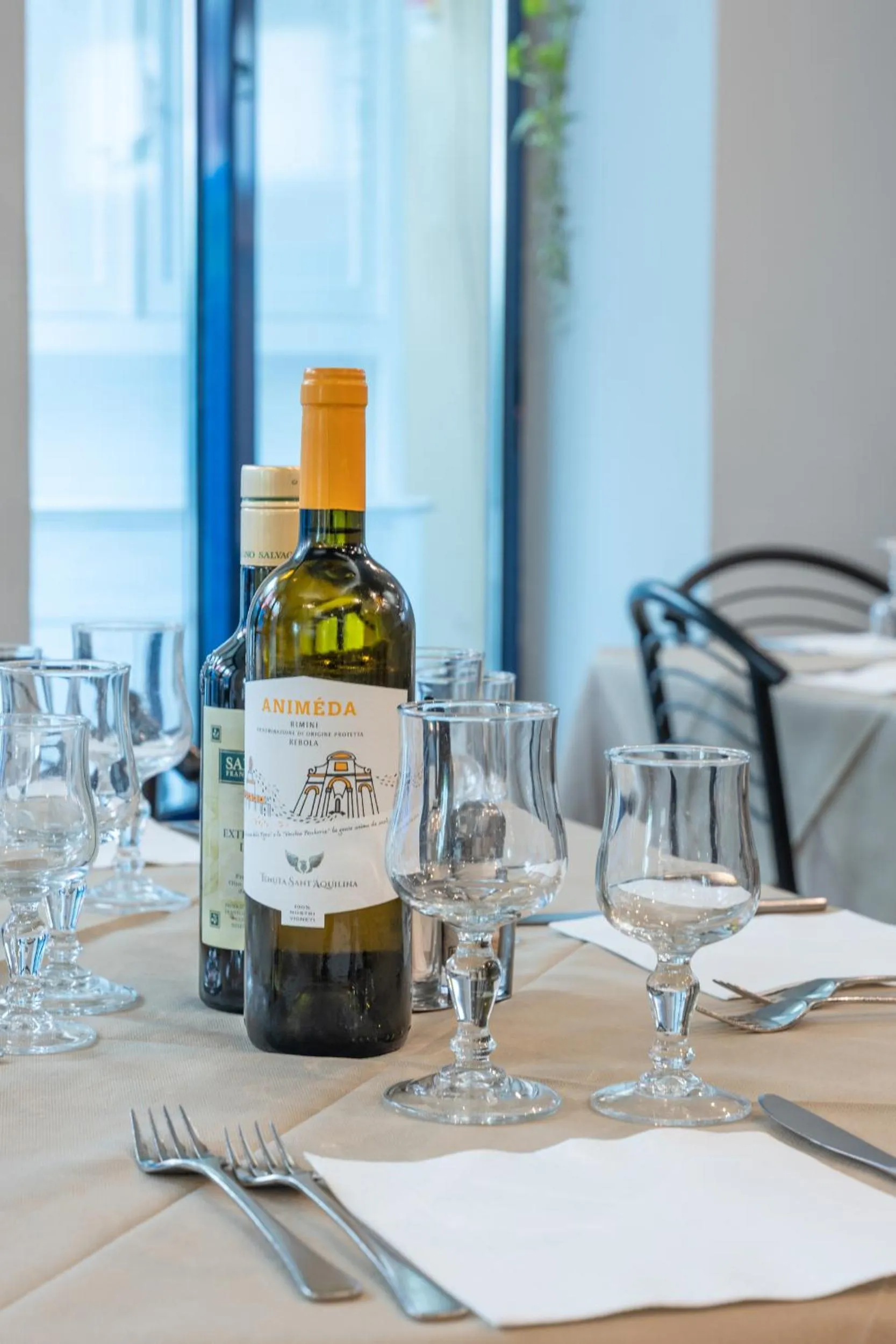 Restaurant/places to eat in Hotel Thea