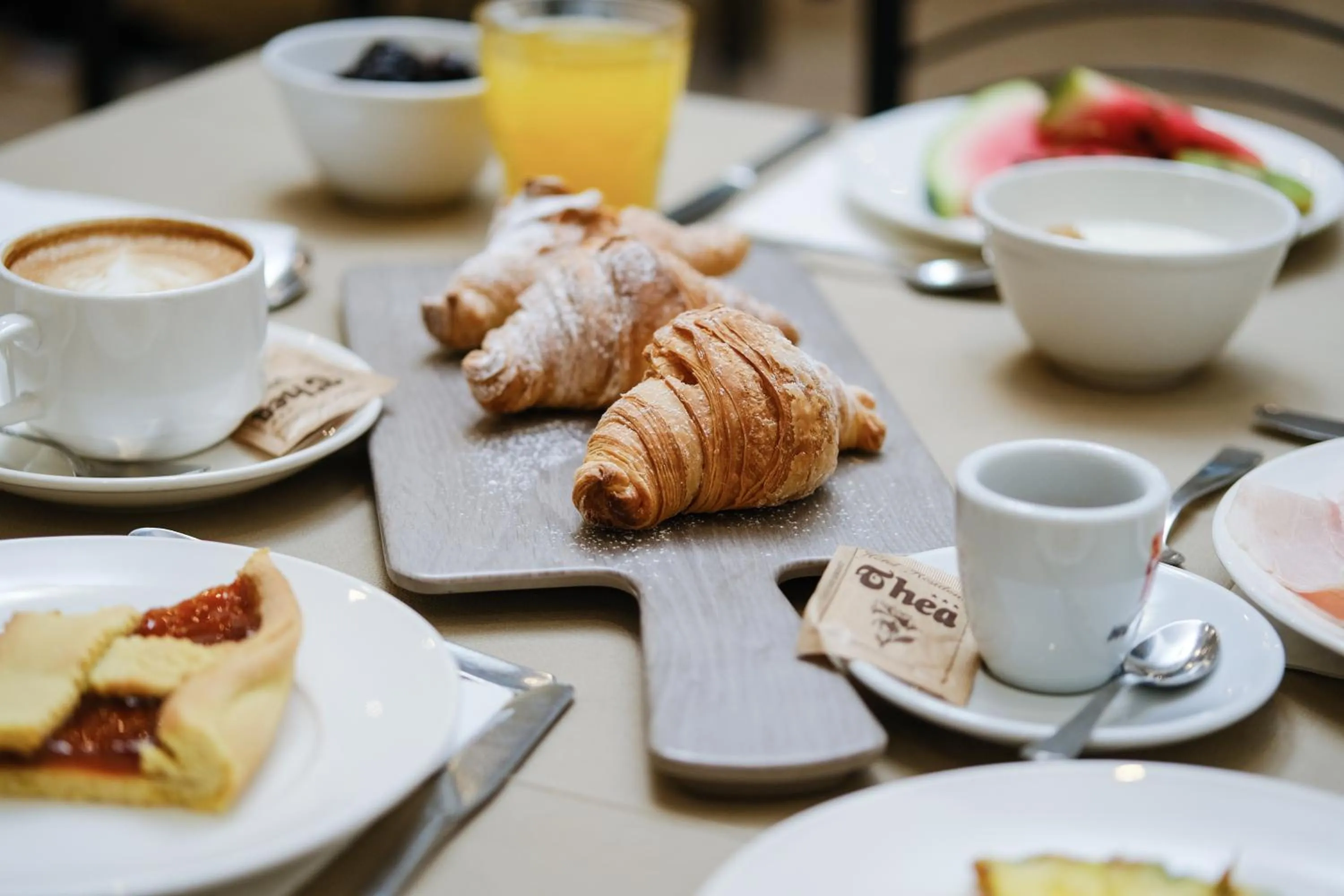 Restaurant/places to eat in Hotel Thea