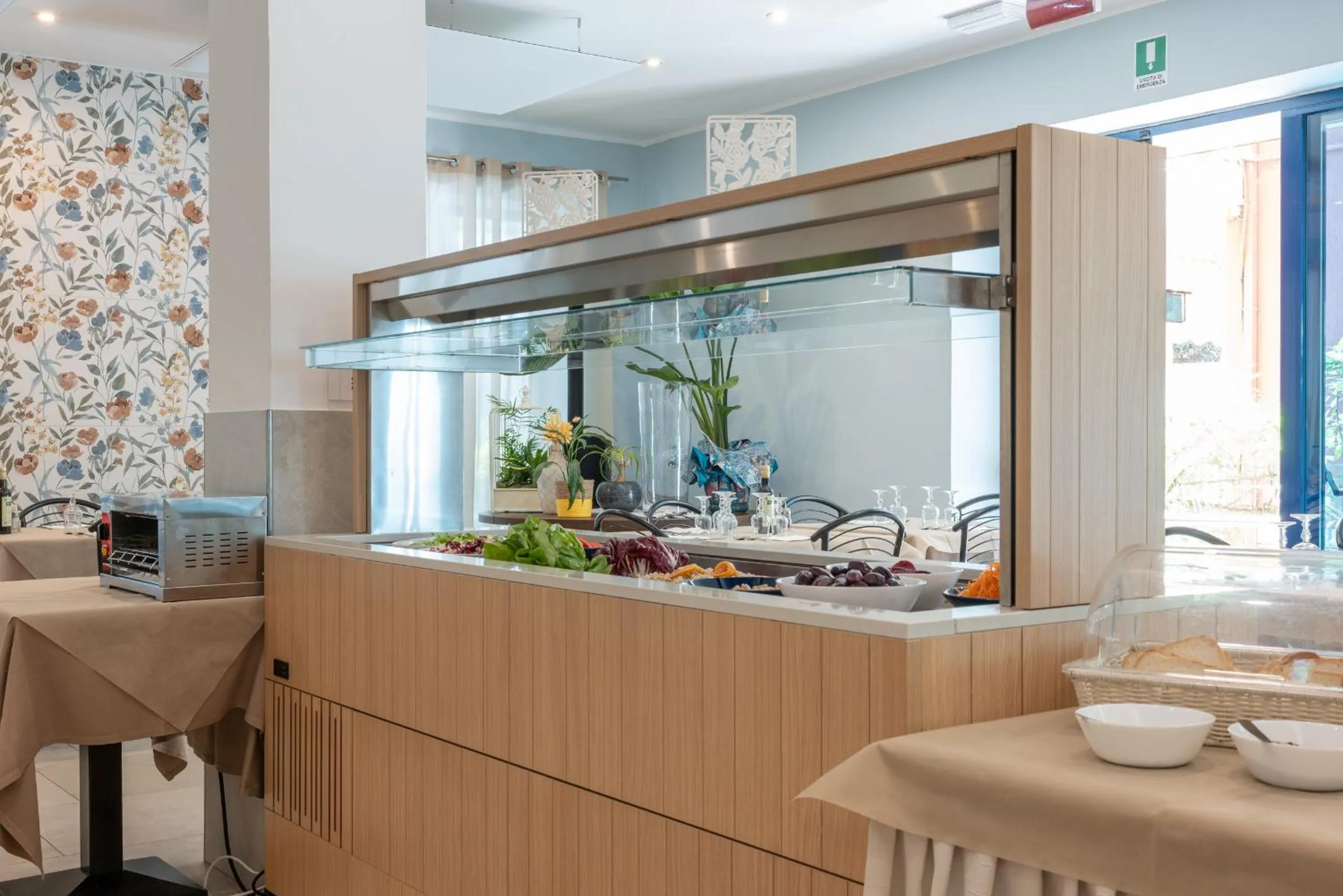 Restaurant/places to eat in Hotel Thea