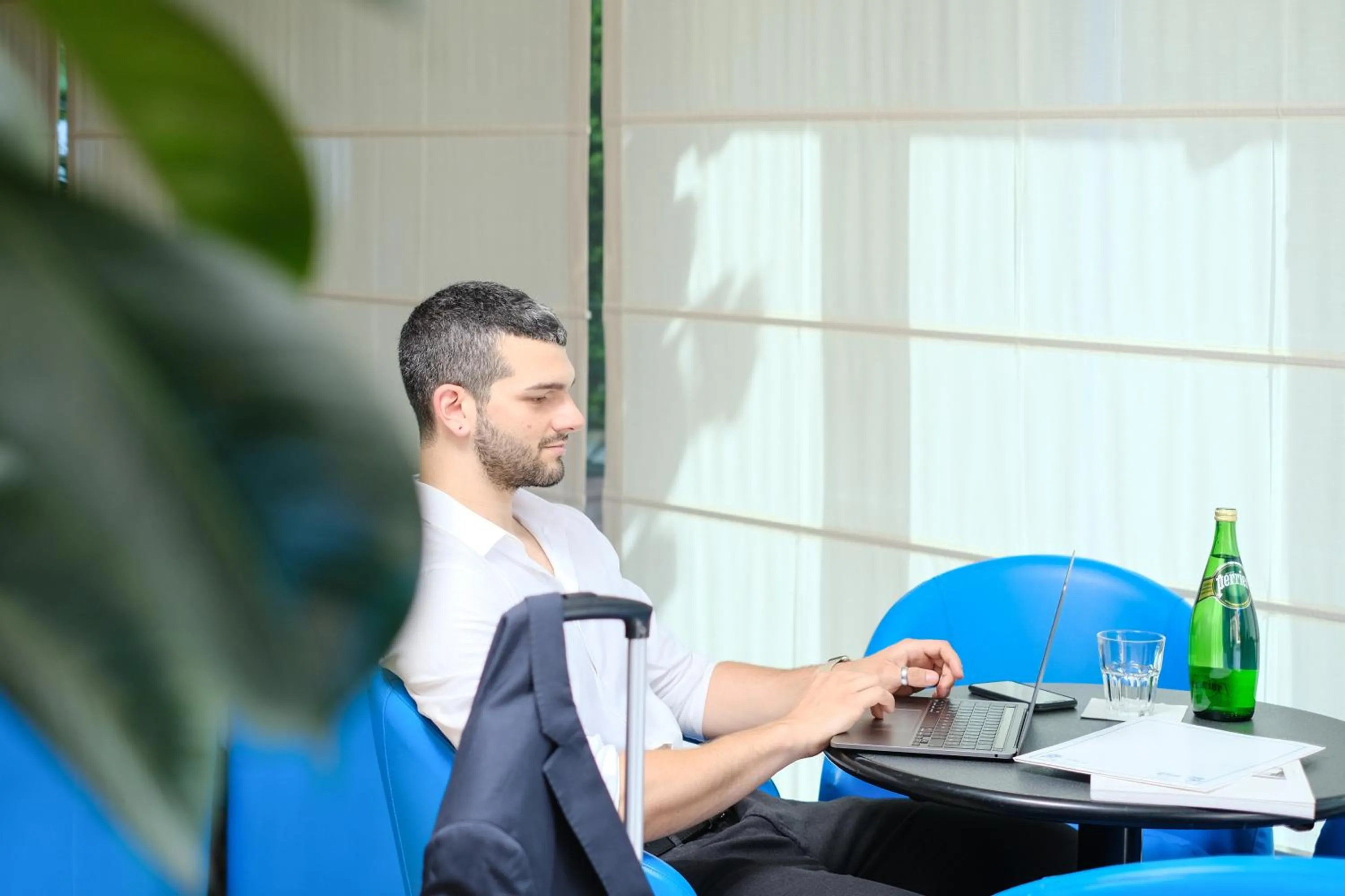 Summer in Hotel Thea