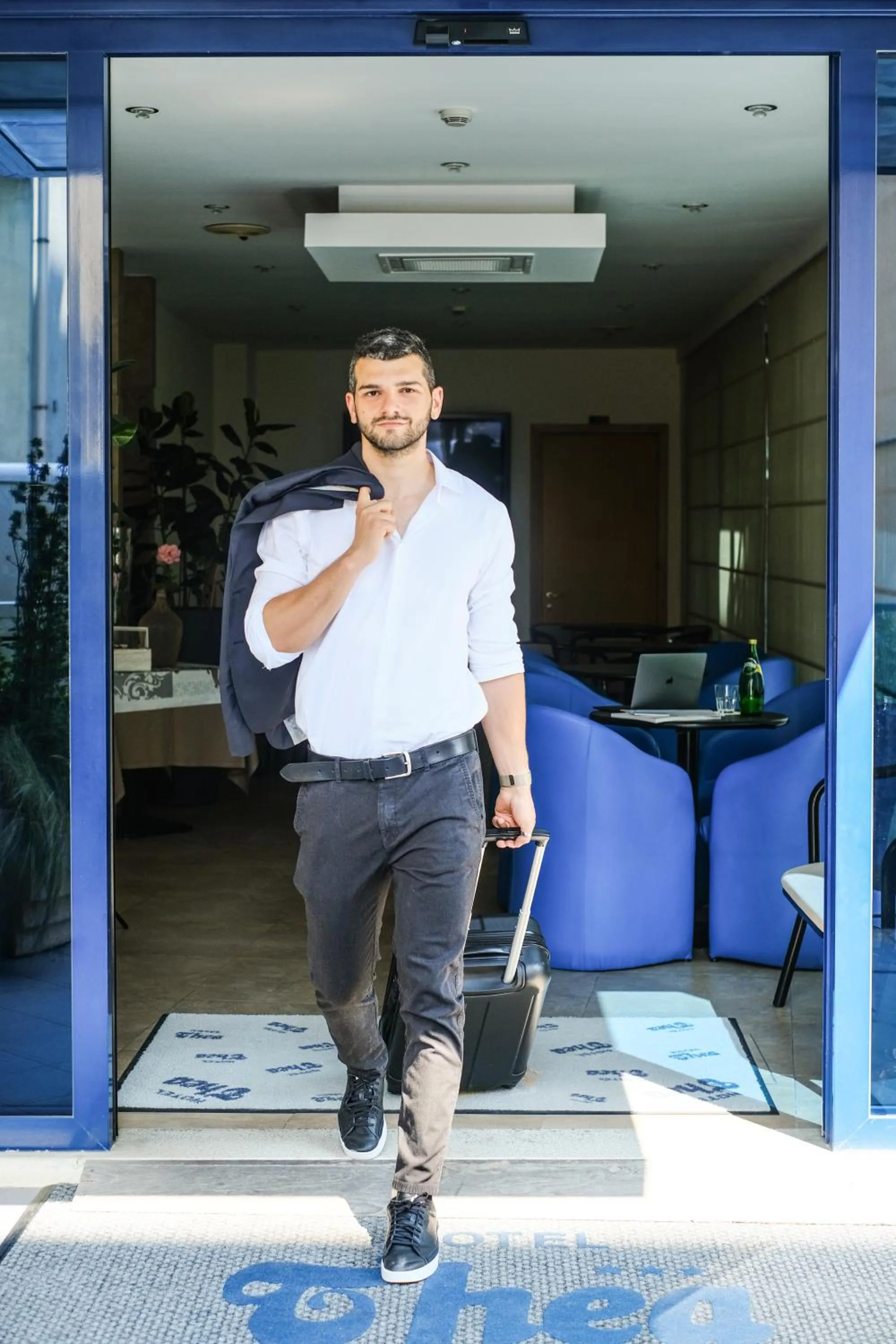 Summer in Hotel Thea