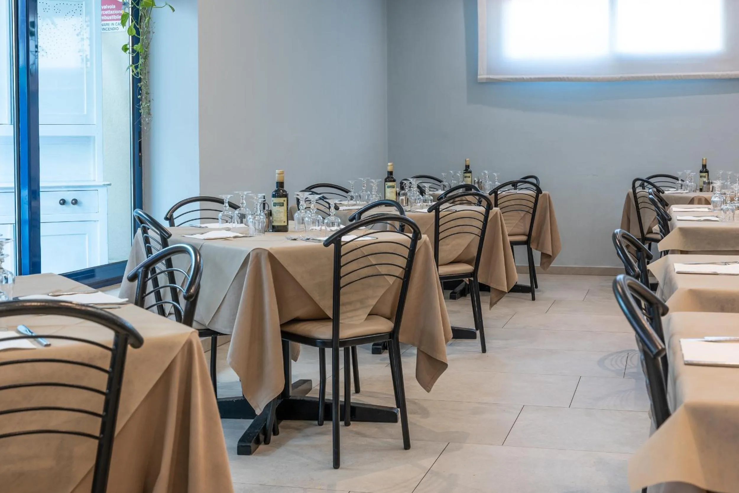 Restaurant/places to eat in Hotel Thea