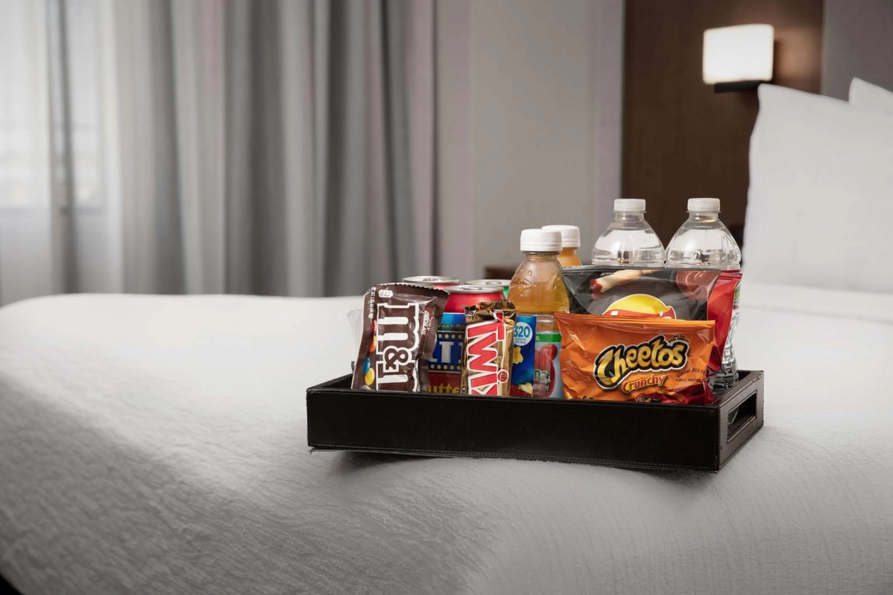 Bed in Embassy Suites by Hilton Dallas Near the Galleria