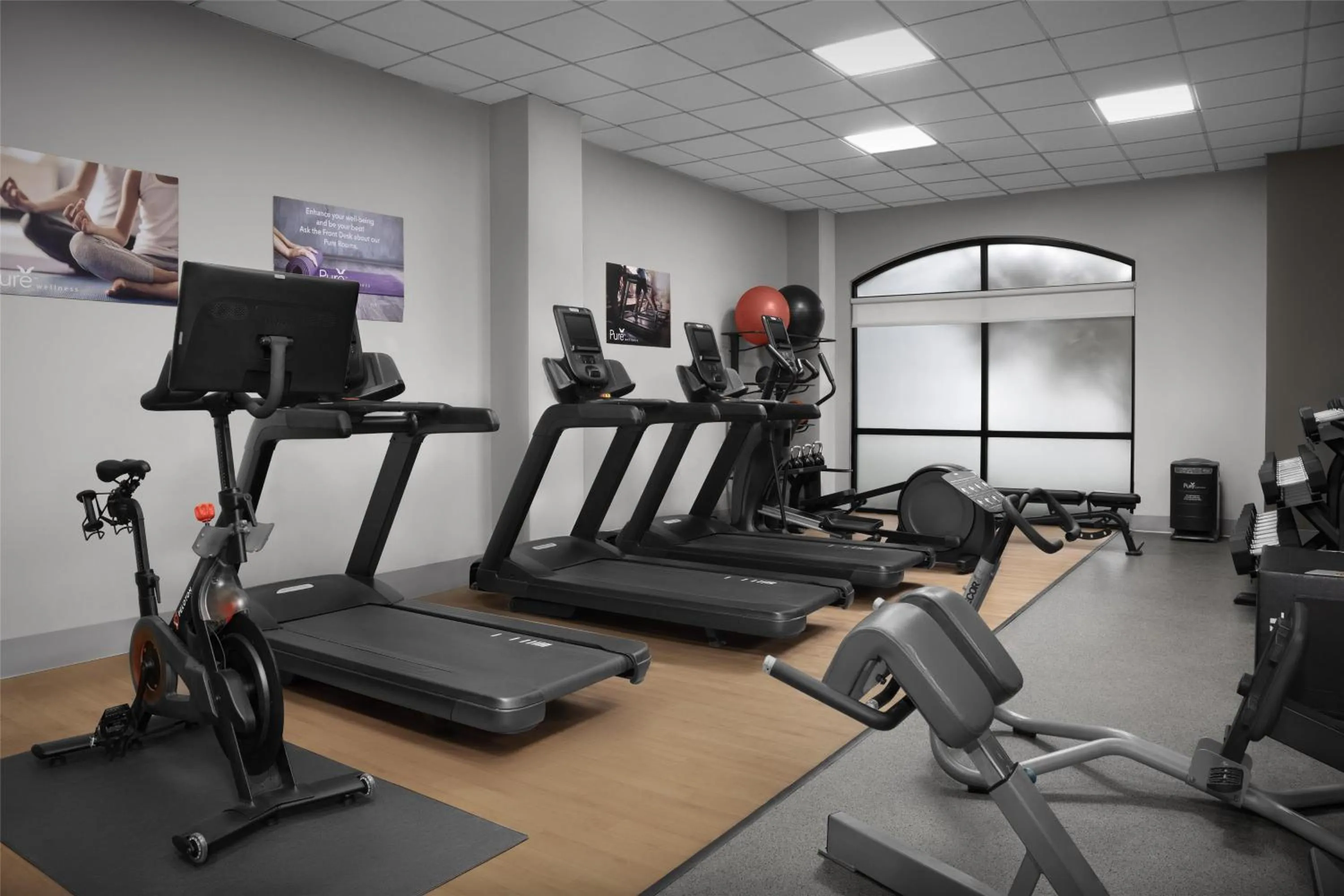 Fitness centre/facilities in Embassy Suites by Hilton Dallas Near the Galleria