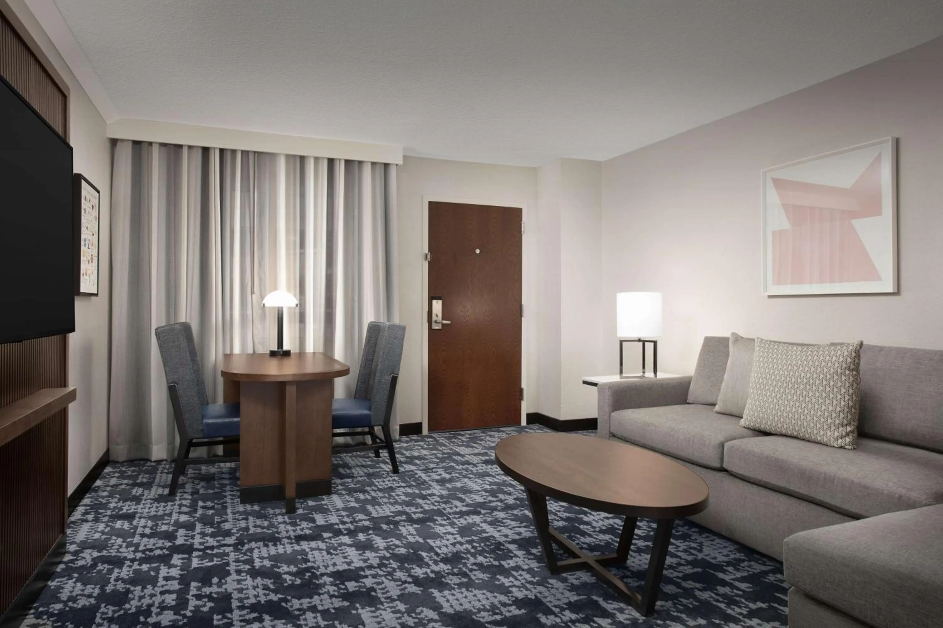 Living room in Embassy Suites by Hilton Dallas Near the Galleria