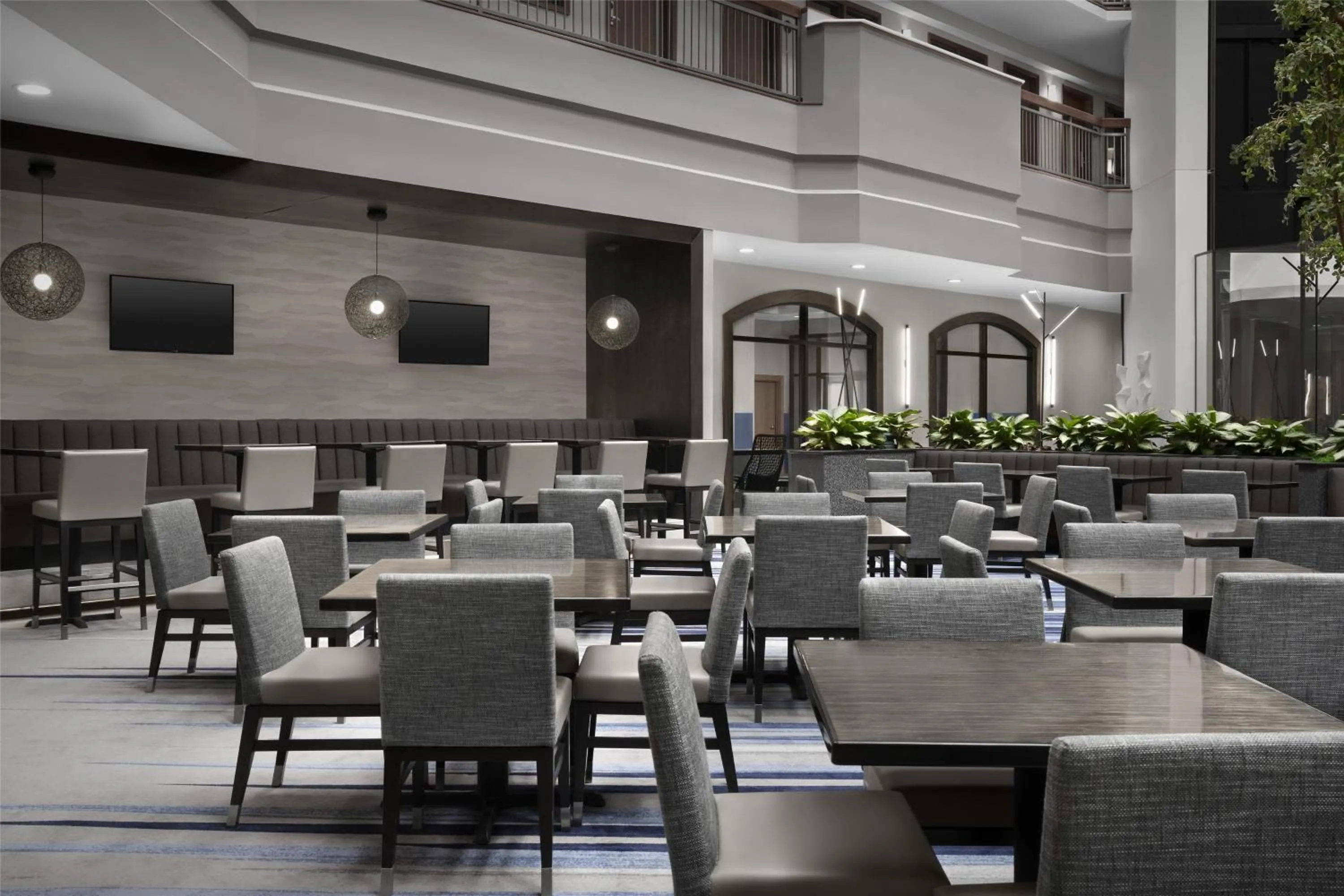 Restaurant/places to eat in Embassy Suites by Hilton Dallas Near the Galleria